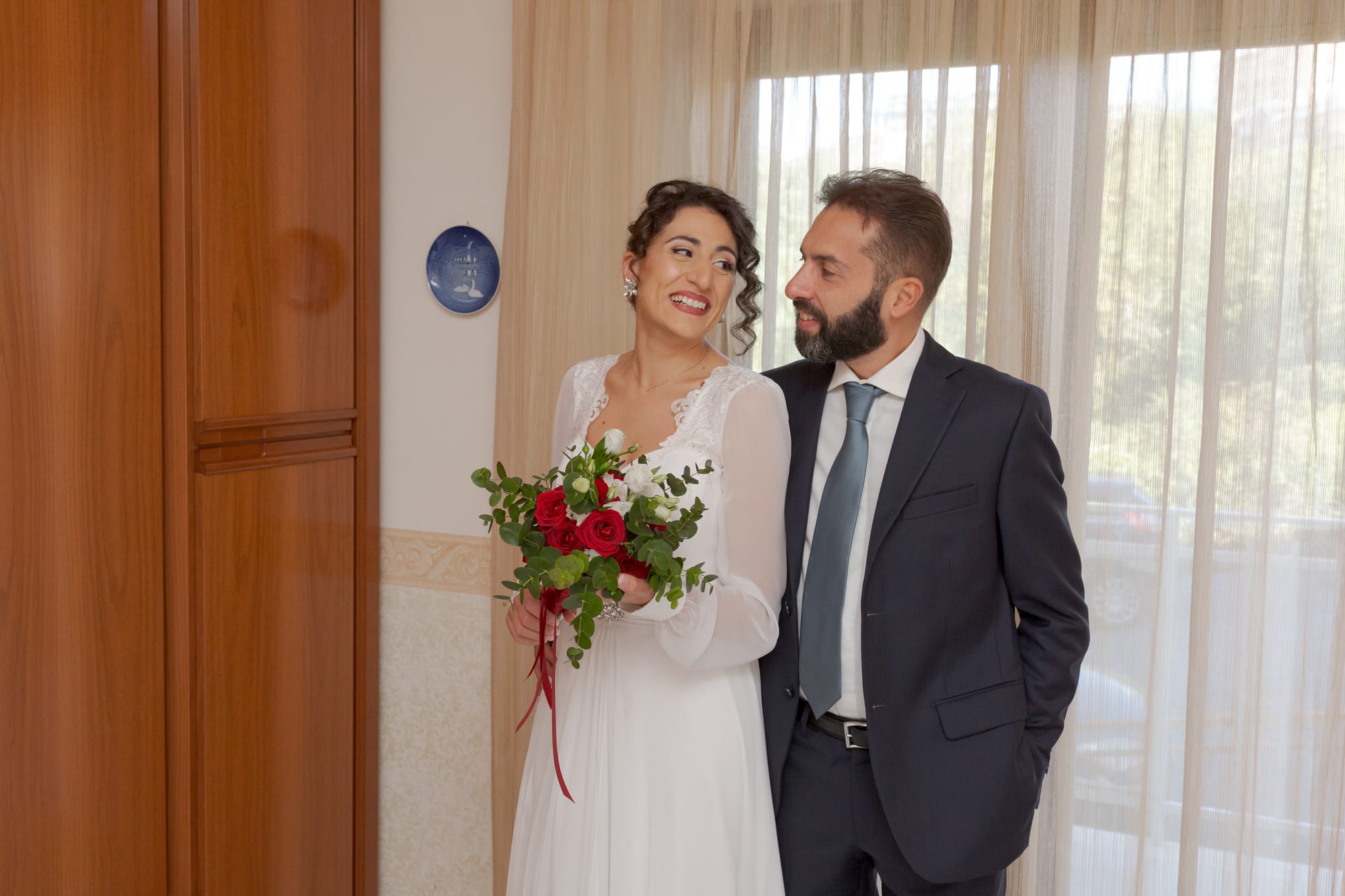 Correre insieme mano nella mano