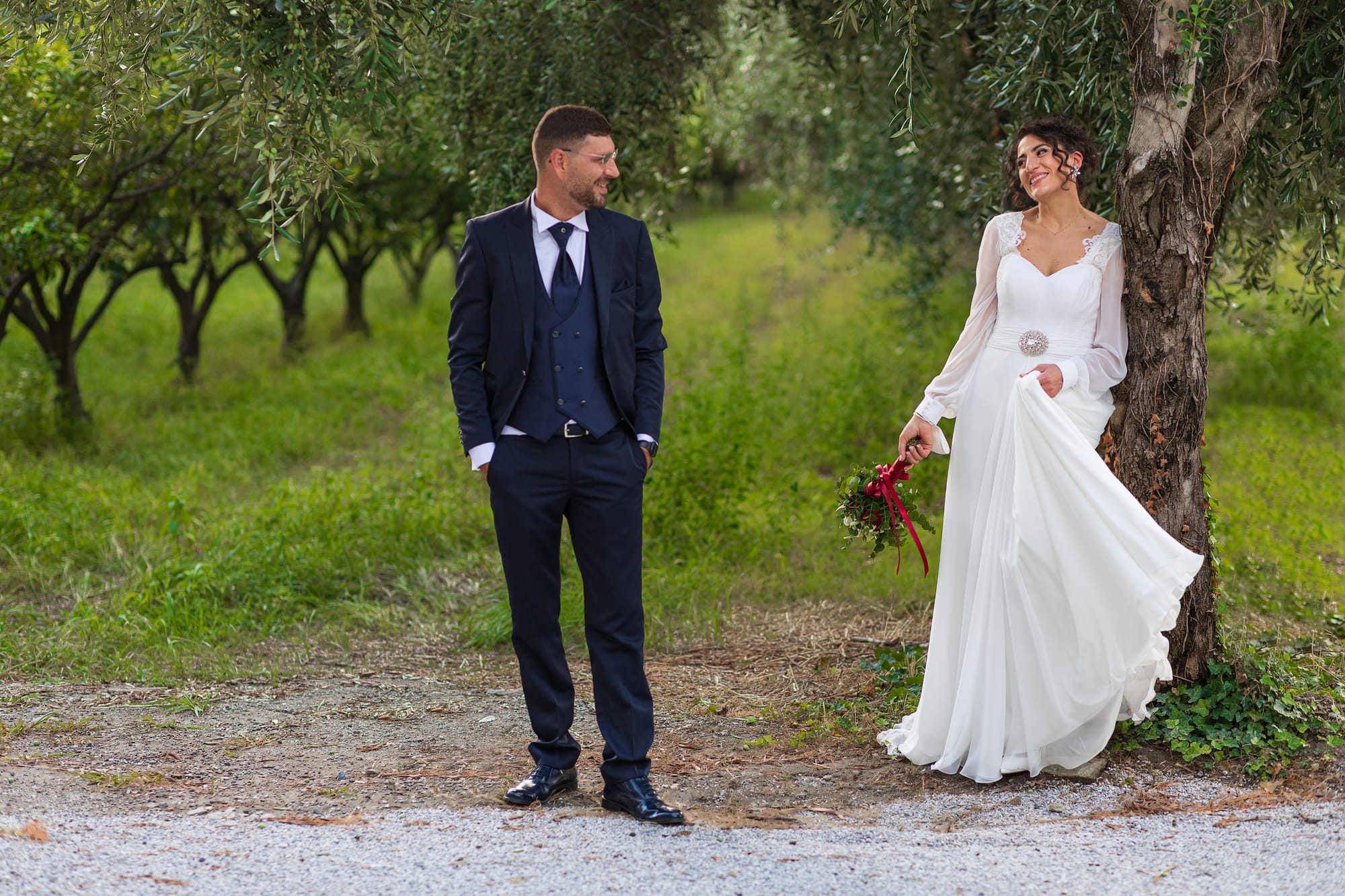 Correre insieme mano nella mano