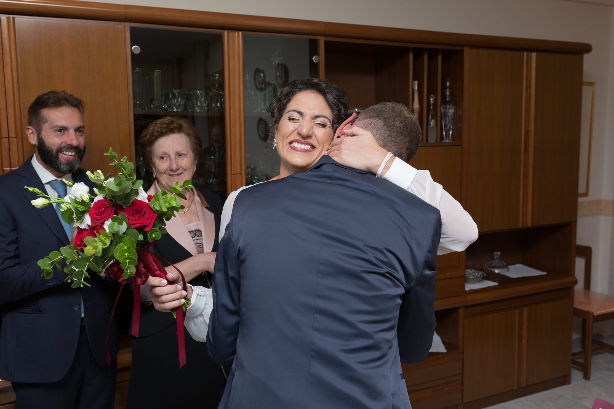 Correre insieme mano nella mano