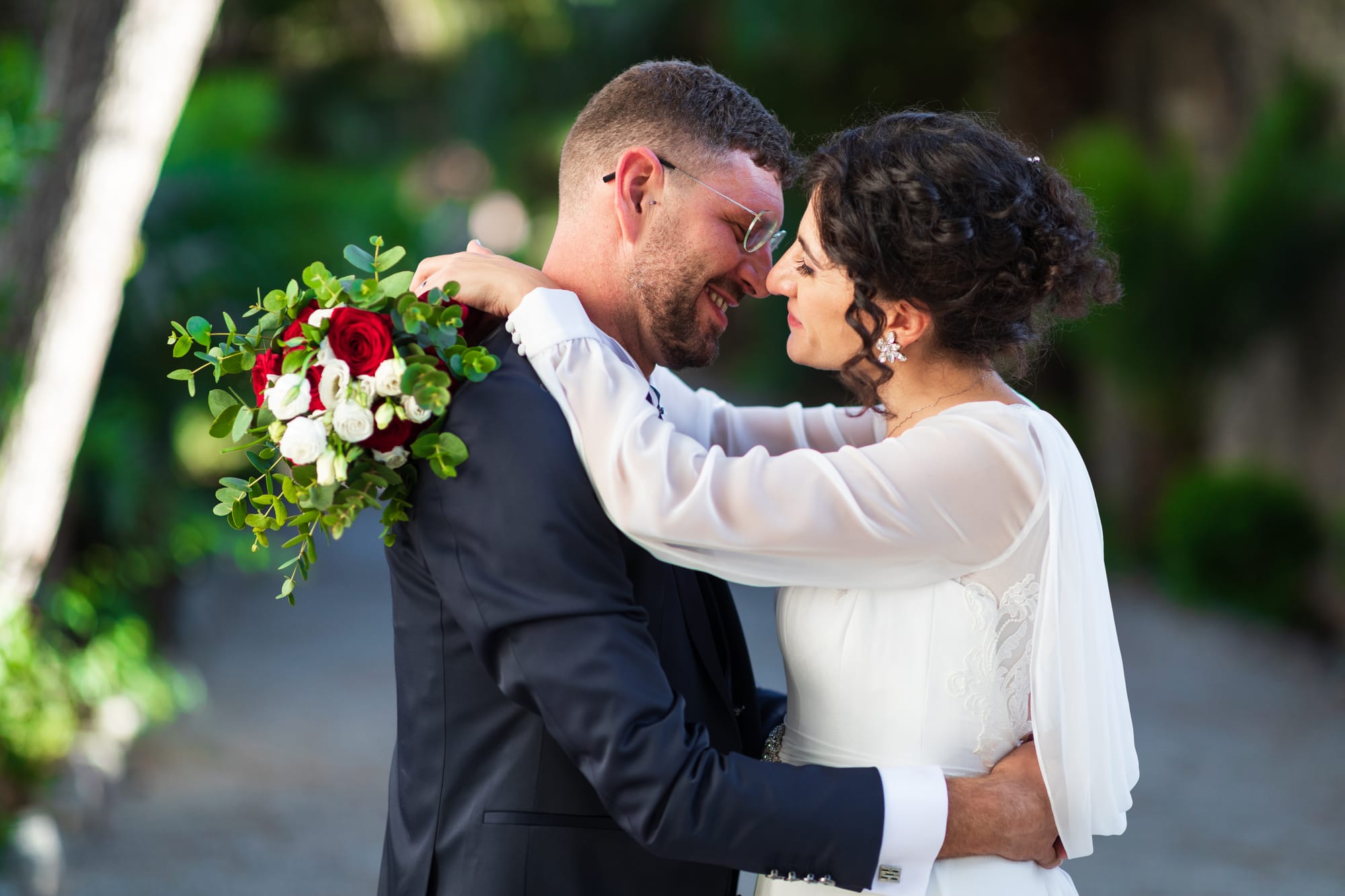 Correre insieme mano nella mano