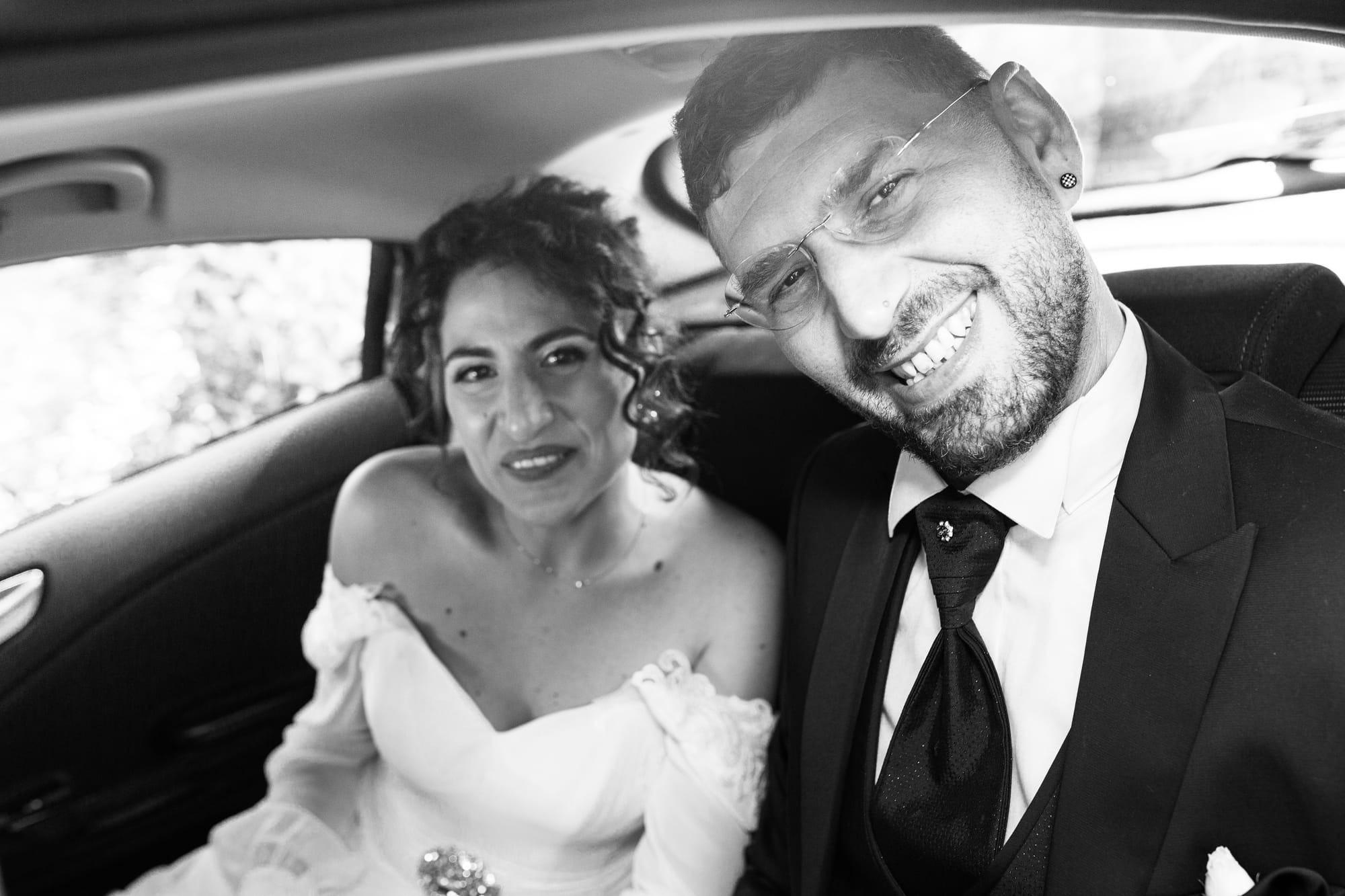 Correre insieme mano nella mano