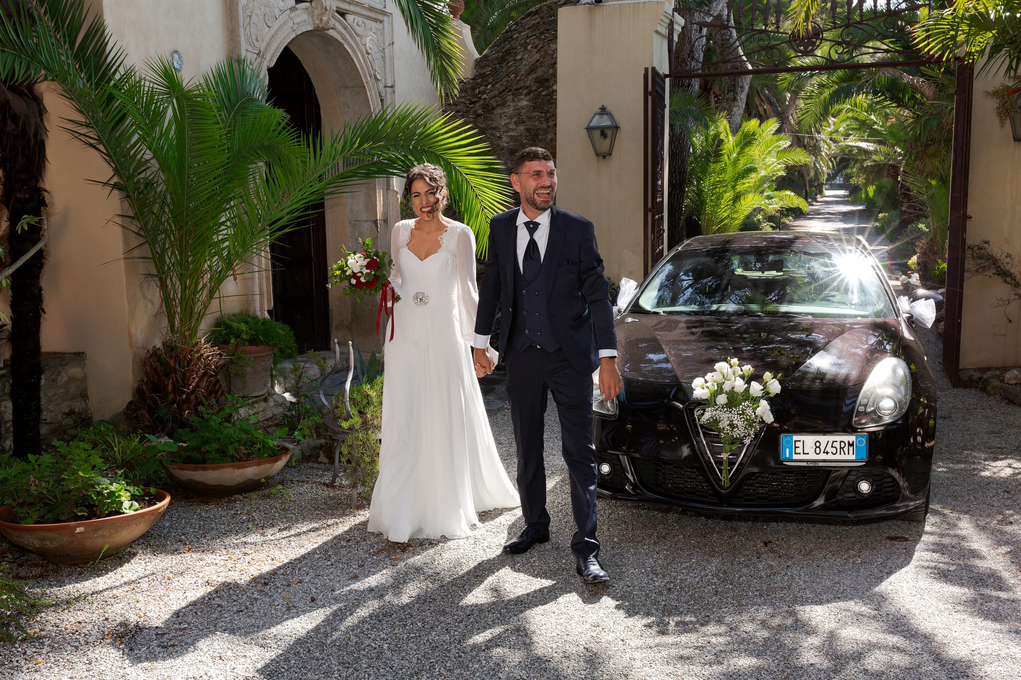 Correre insieme mano nella mano