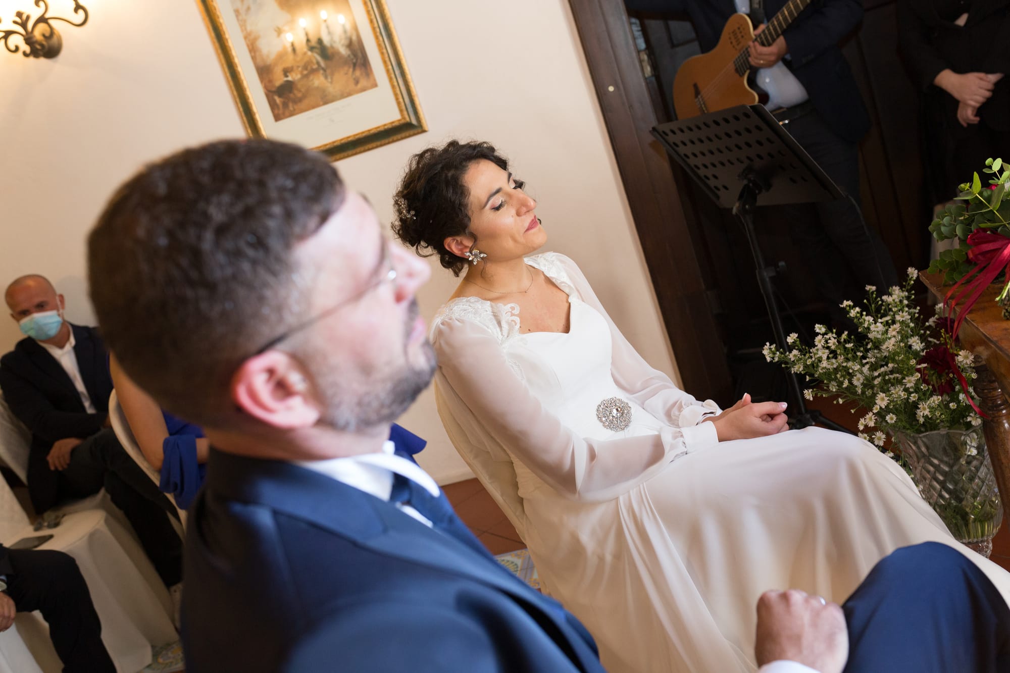 Correre insieme mano nella mano