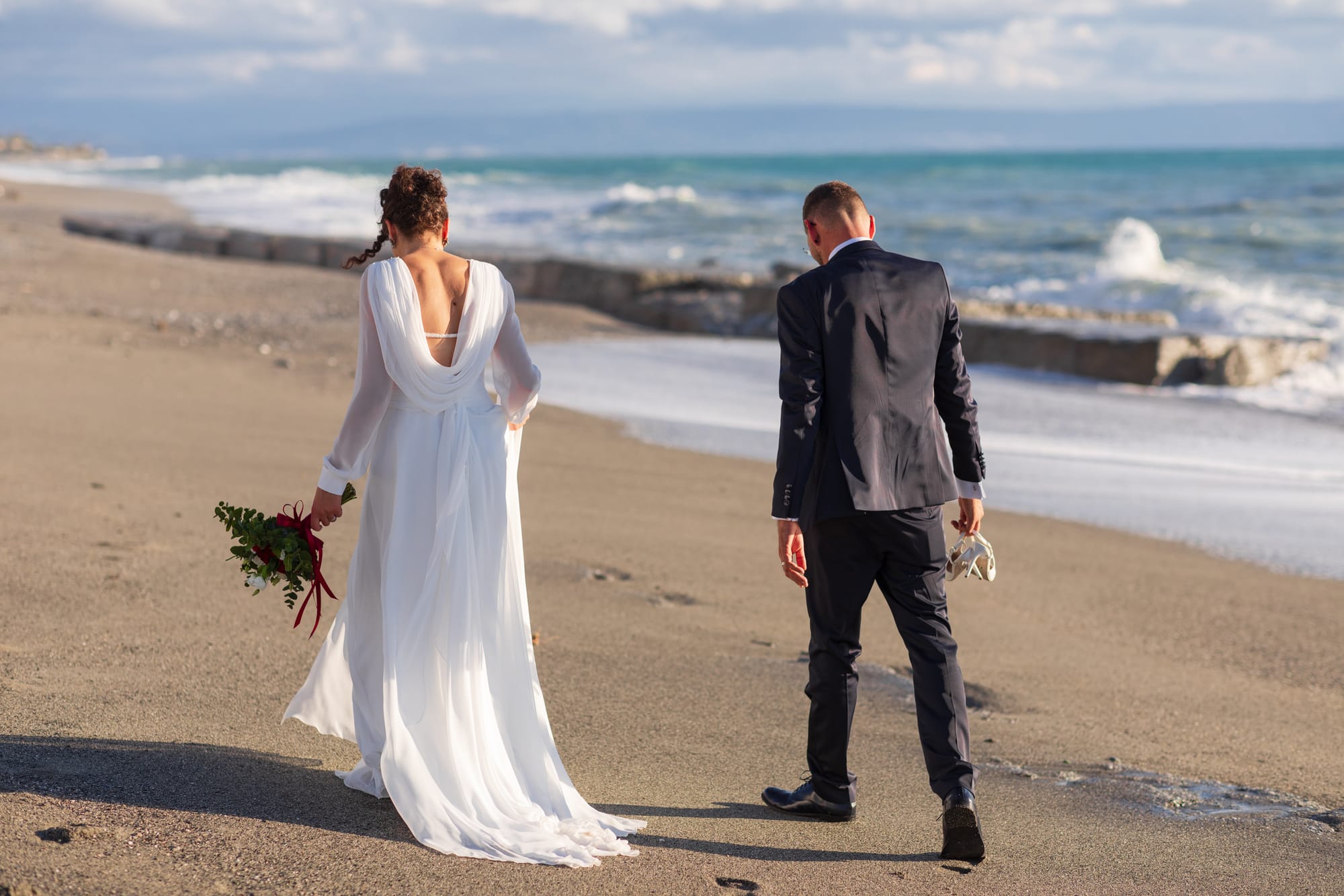 Correre insieme mano nella mano