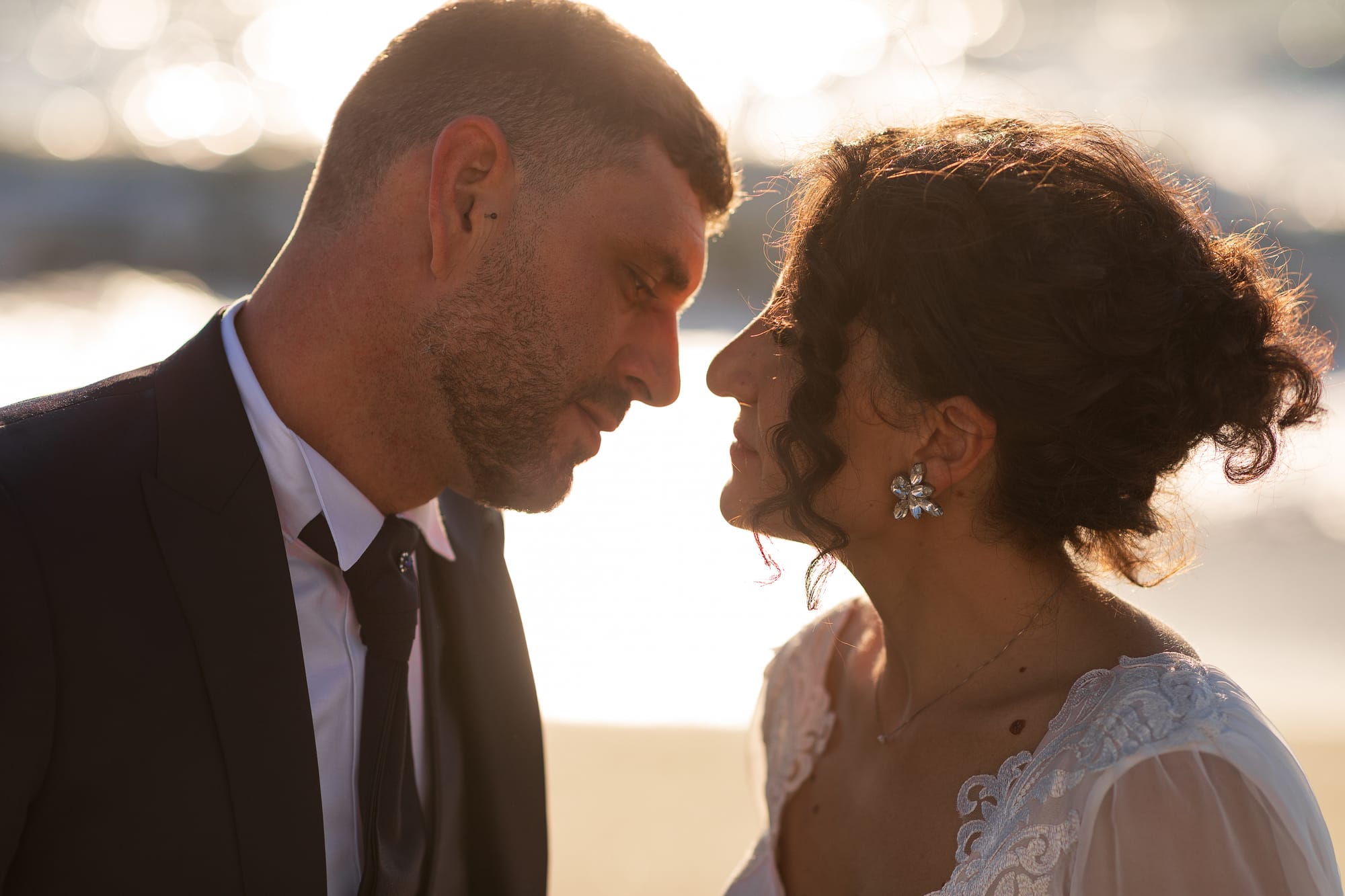 Correre insieme mano nella mano