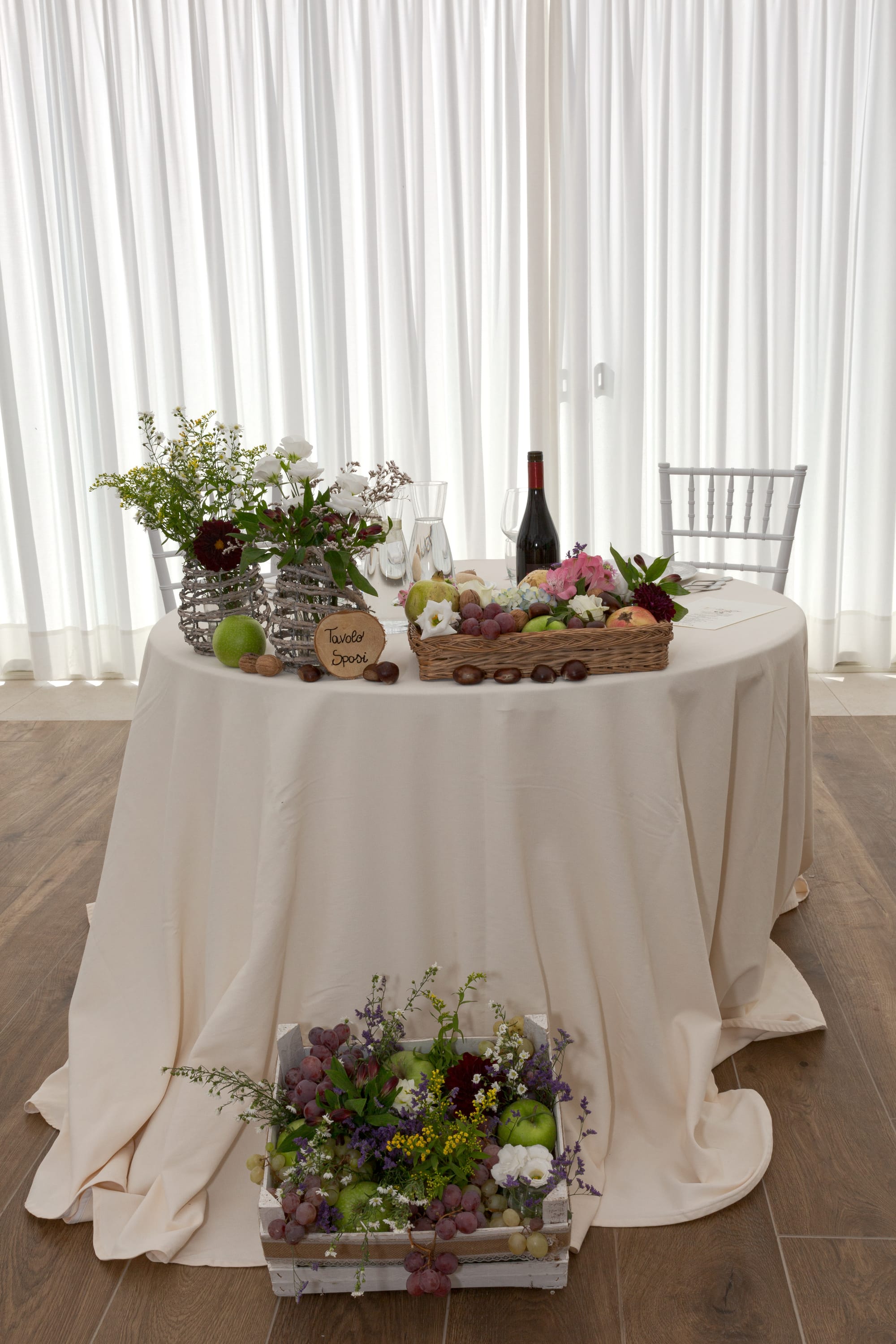 Correre insieme mano nella mano