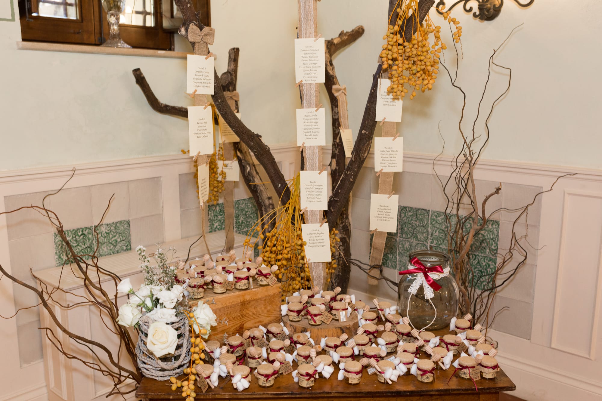 Correre insieme mano nella mano