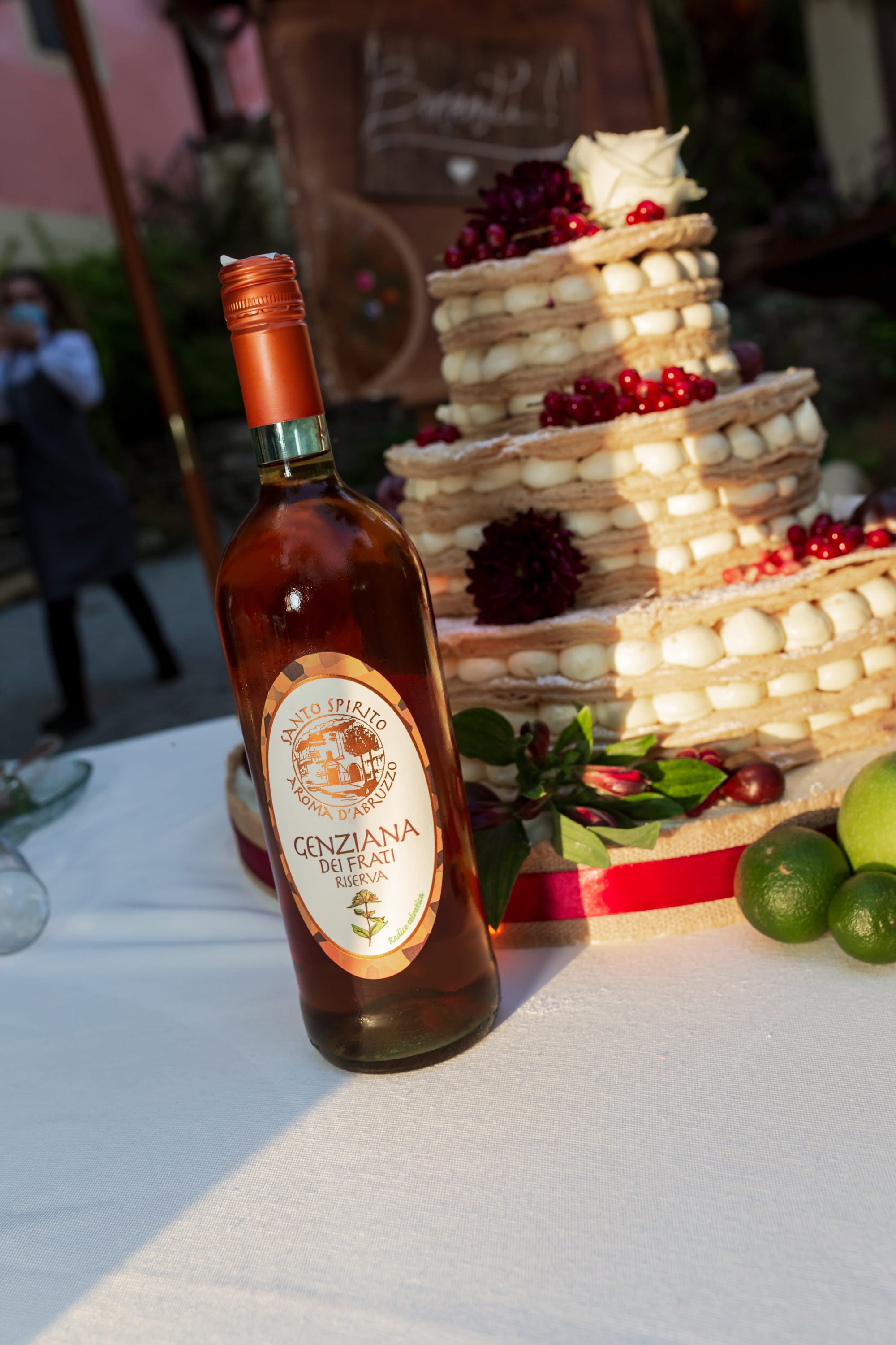 Correre insieme mano nella mano