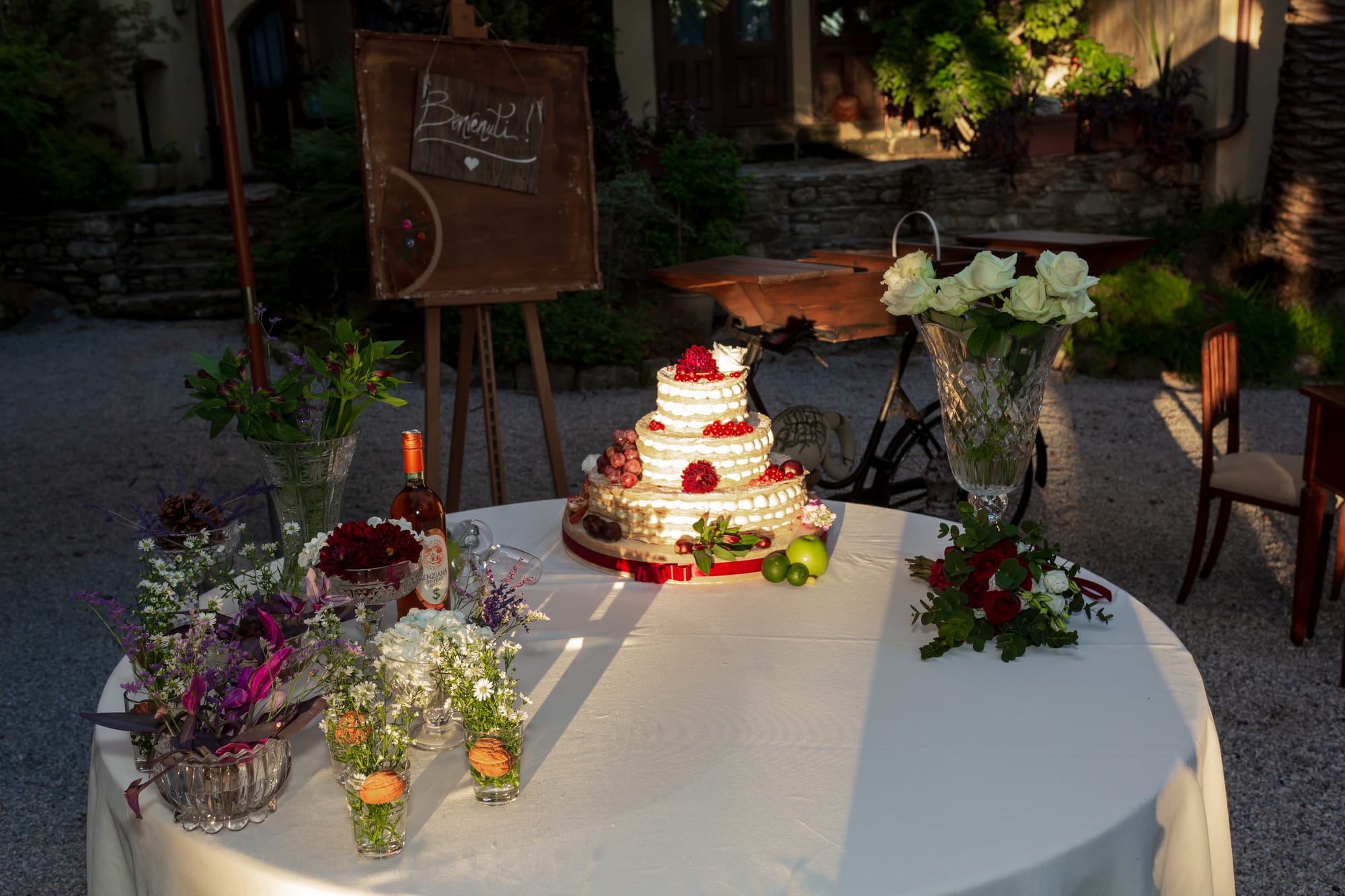 Correre insieme mano nella mano