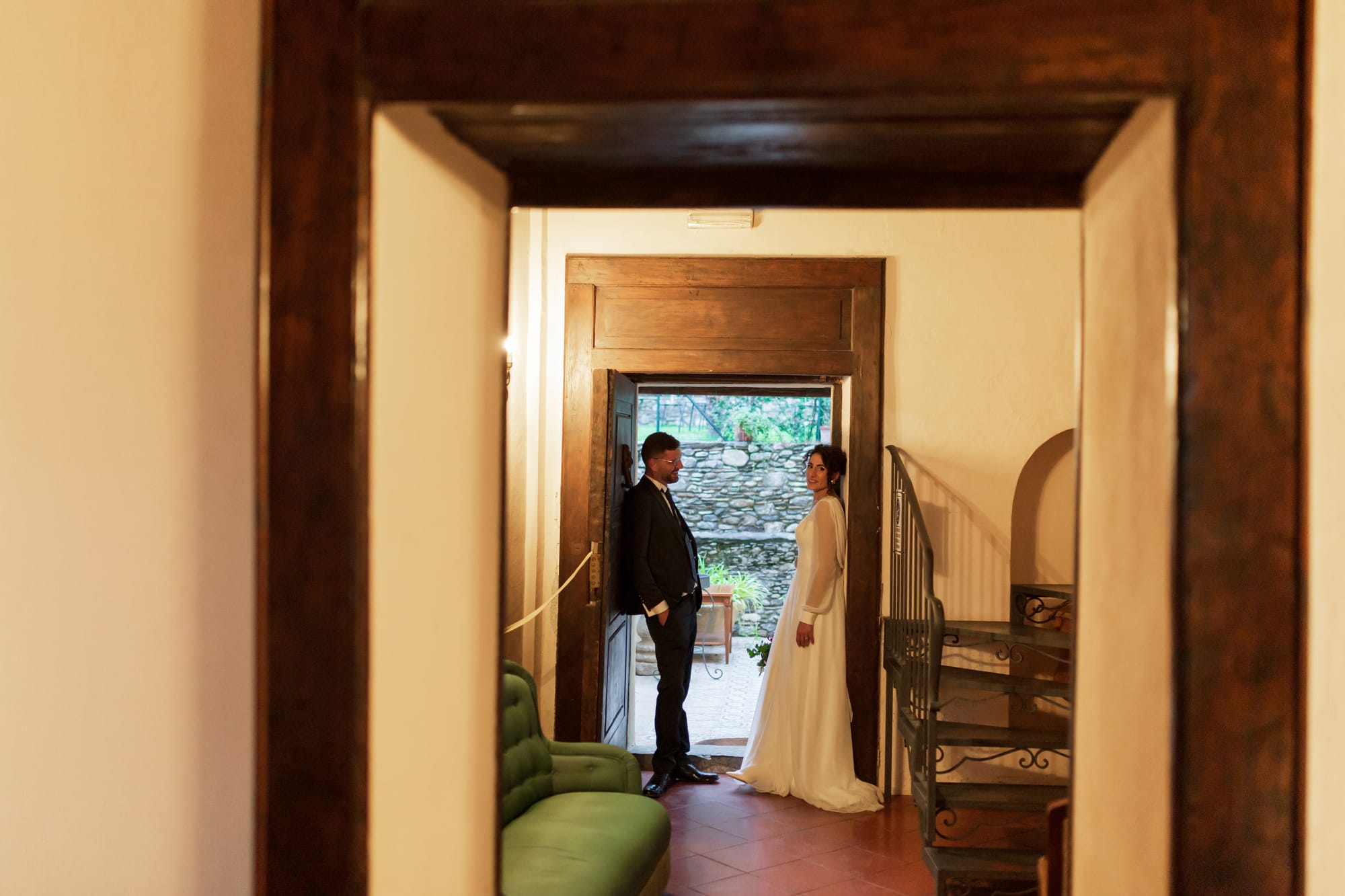 Correre insieme mano nella mano