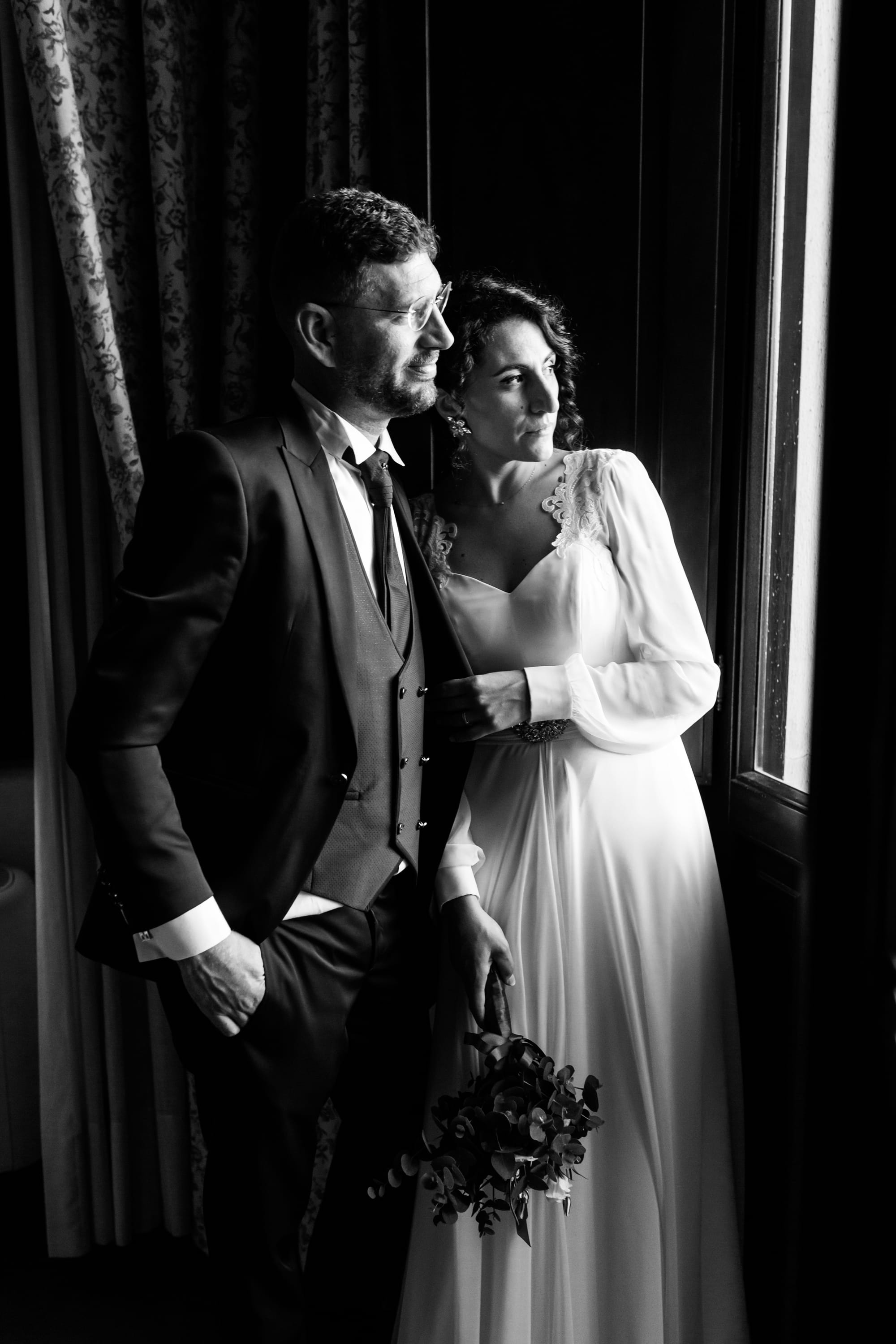 Correre insieme mano nella mano