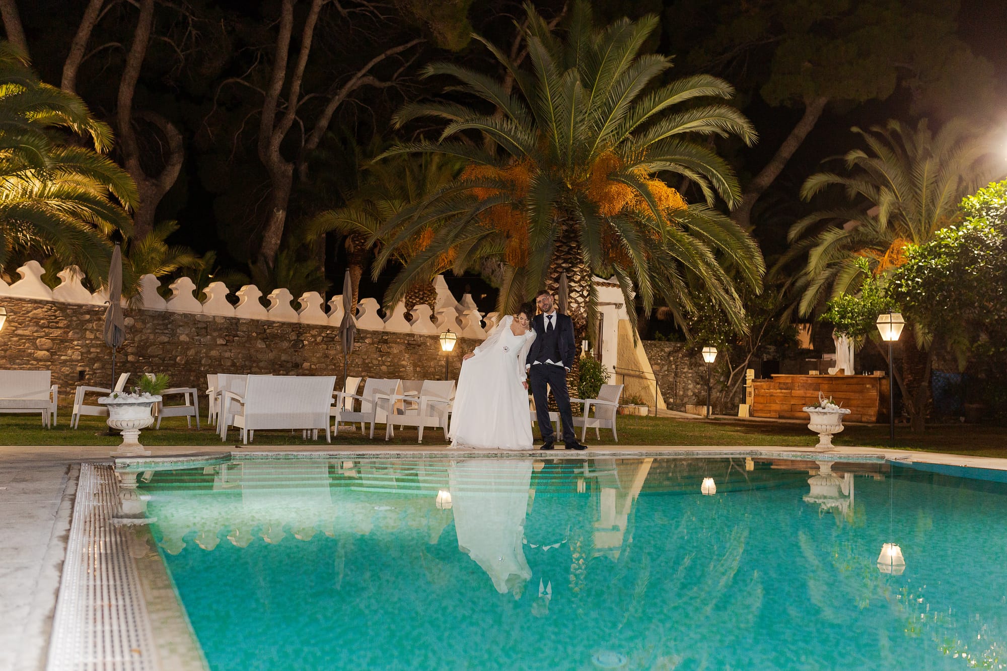 Correre insieme mano nella mano