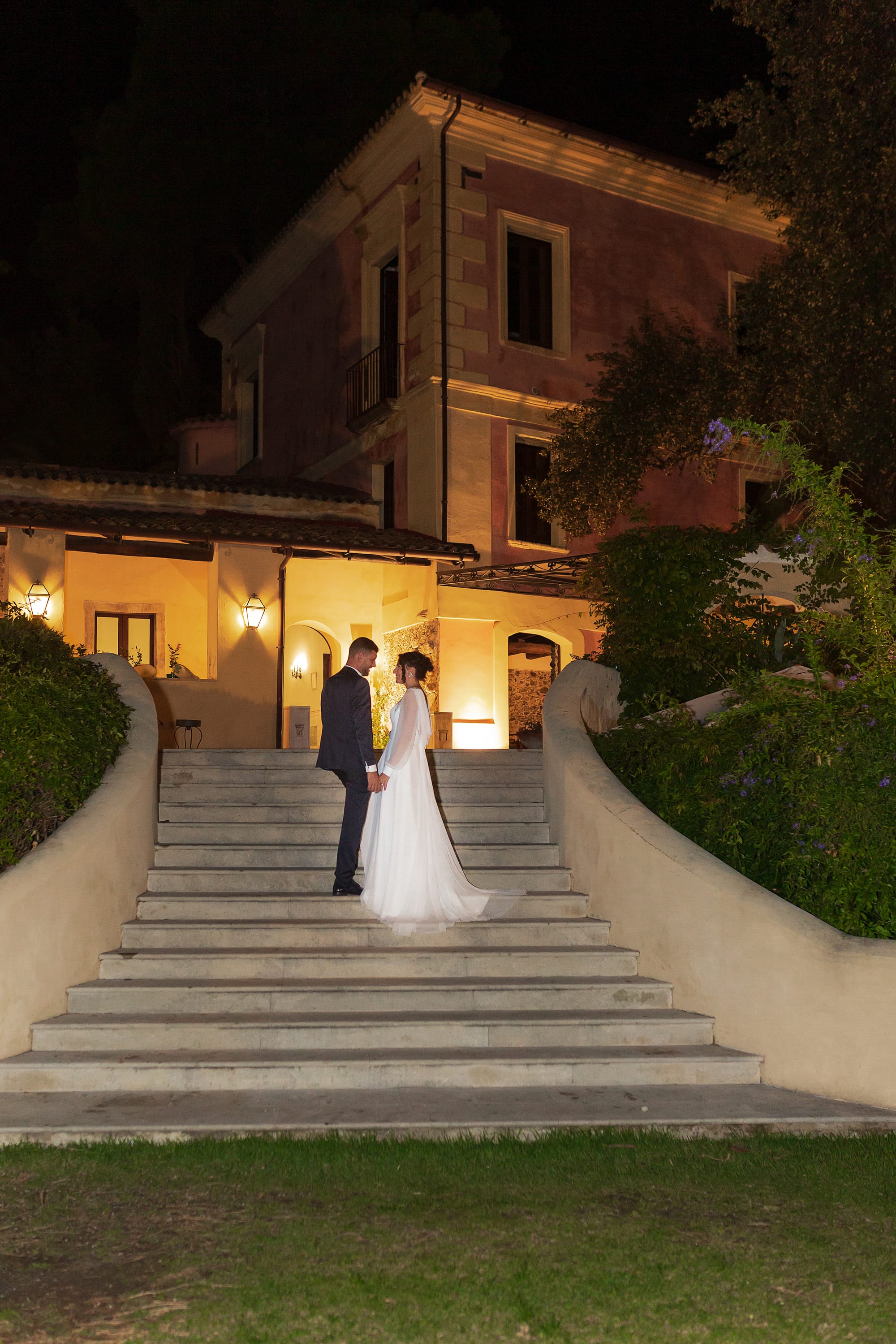 Correre insieme mano nella mano