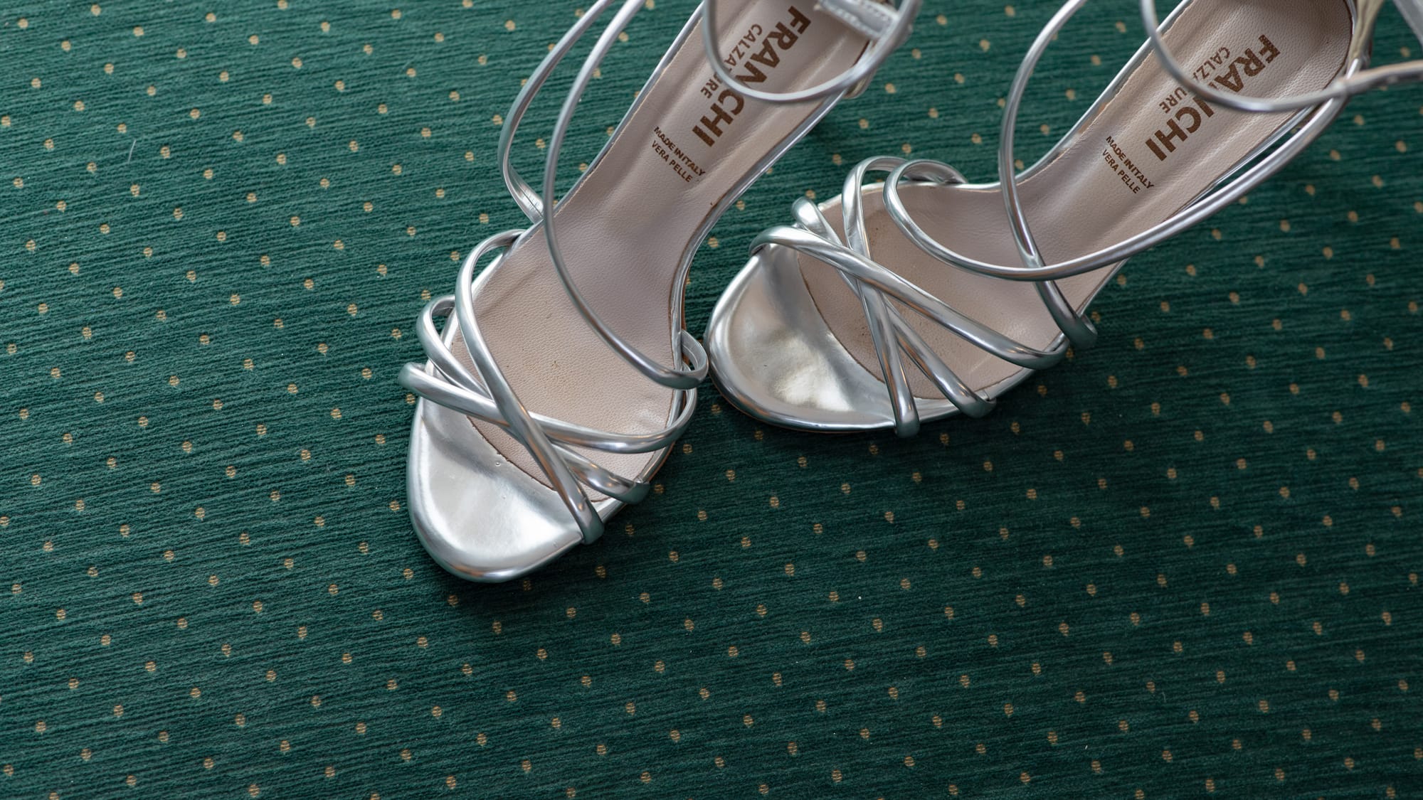 Sotto un cielo blu cobalto