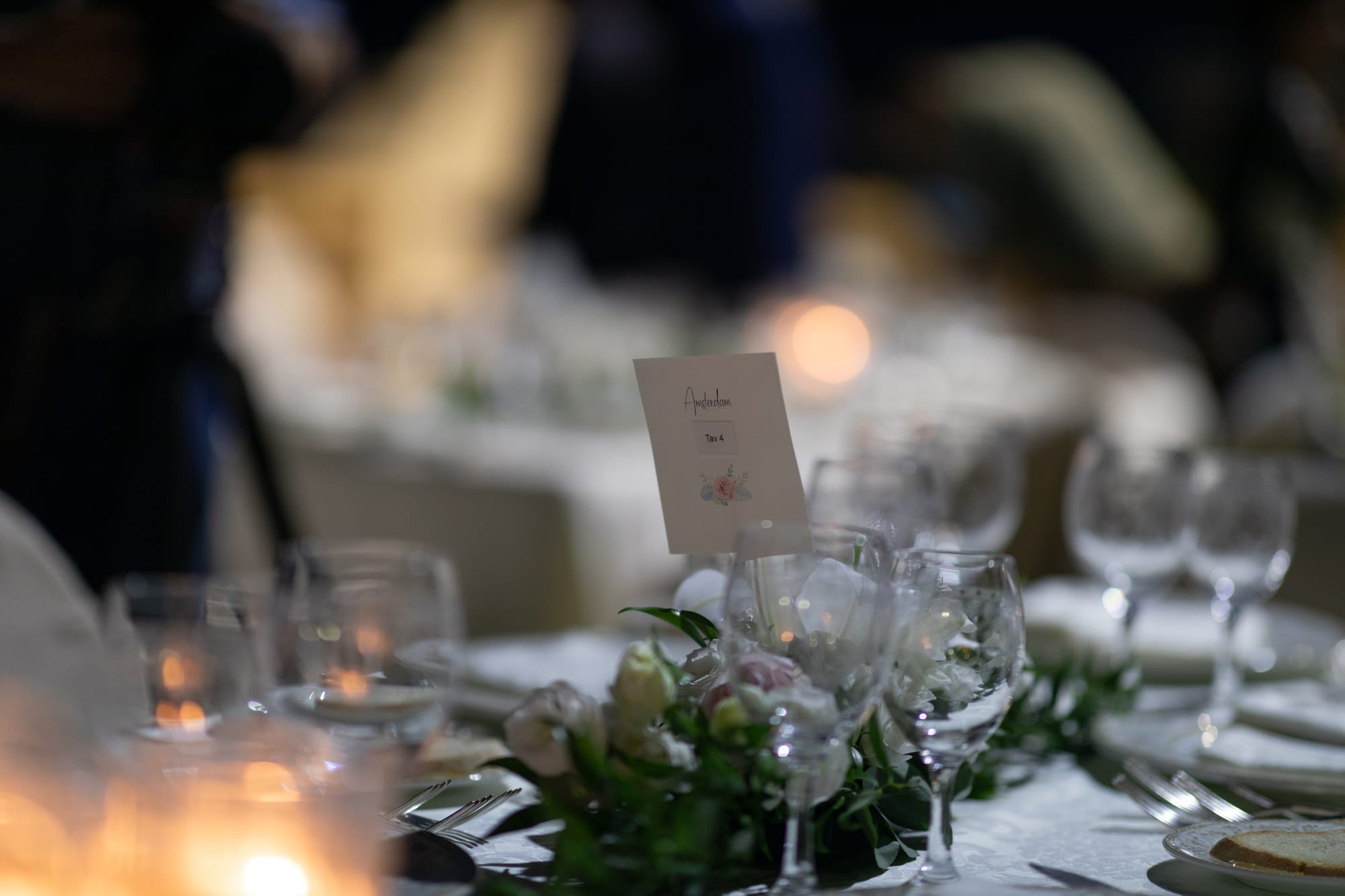 Sotto un cielo blu cobalto