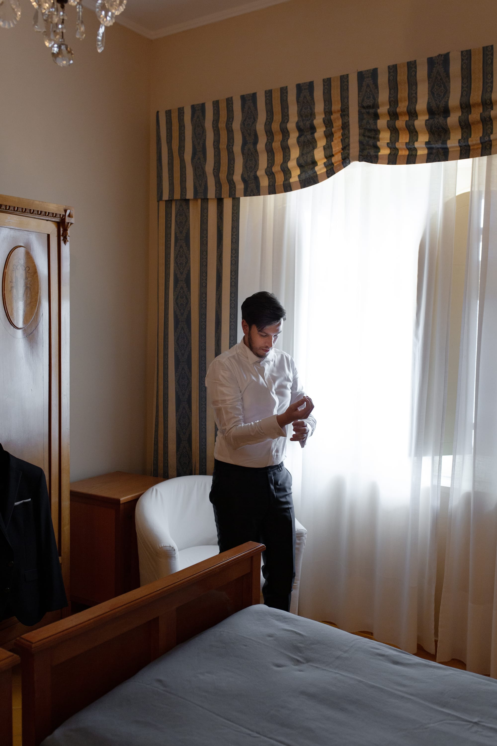 Sotto un cielo blu cobalto