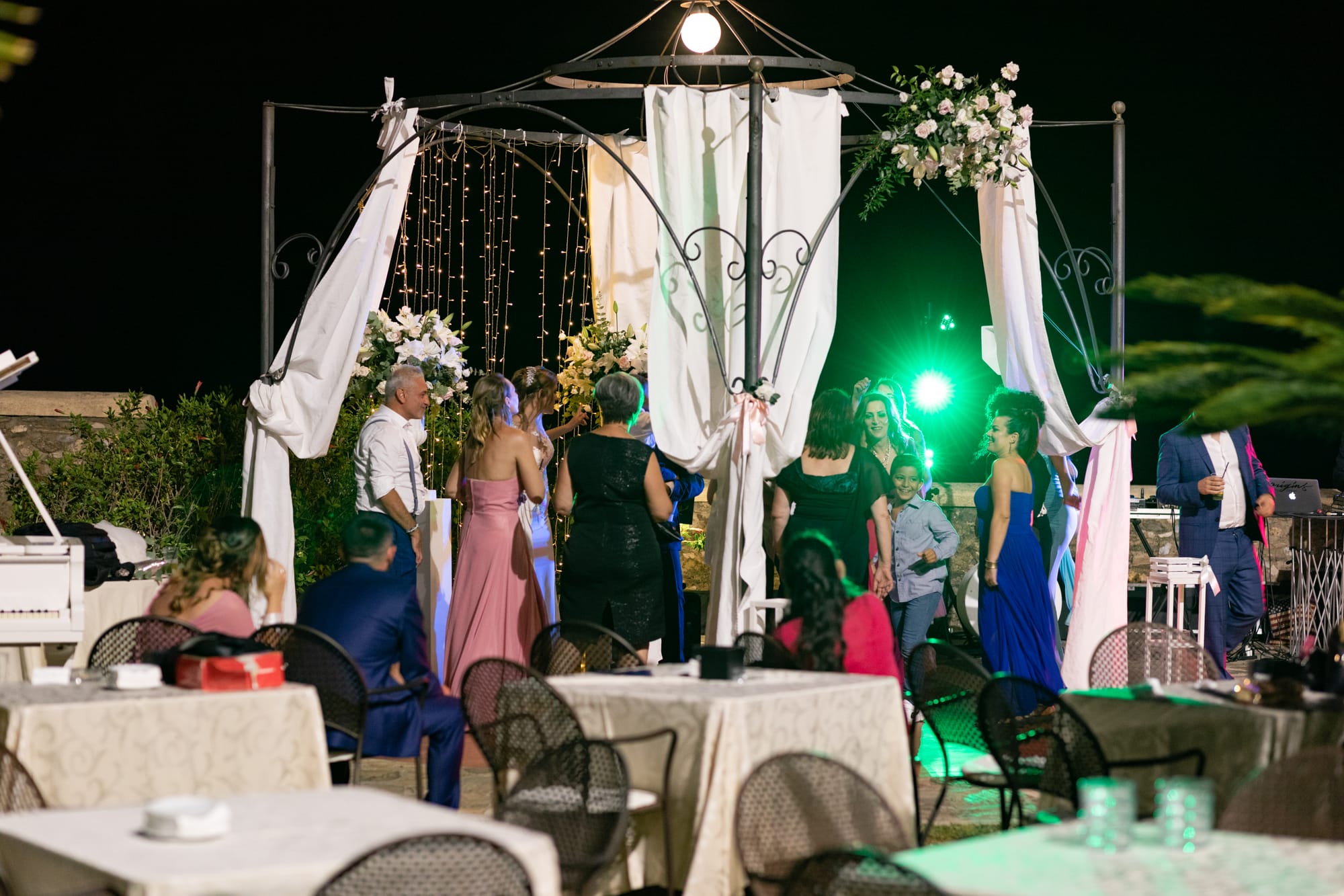 Sotto un cielo blu cobalto