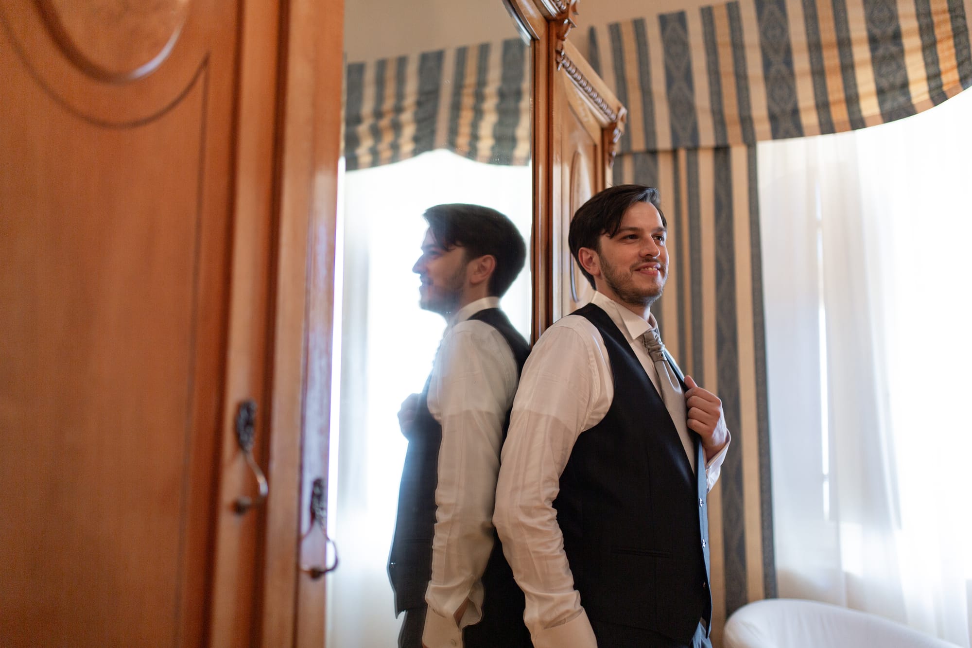 Sotto un cielo blu cobalto