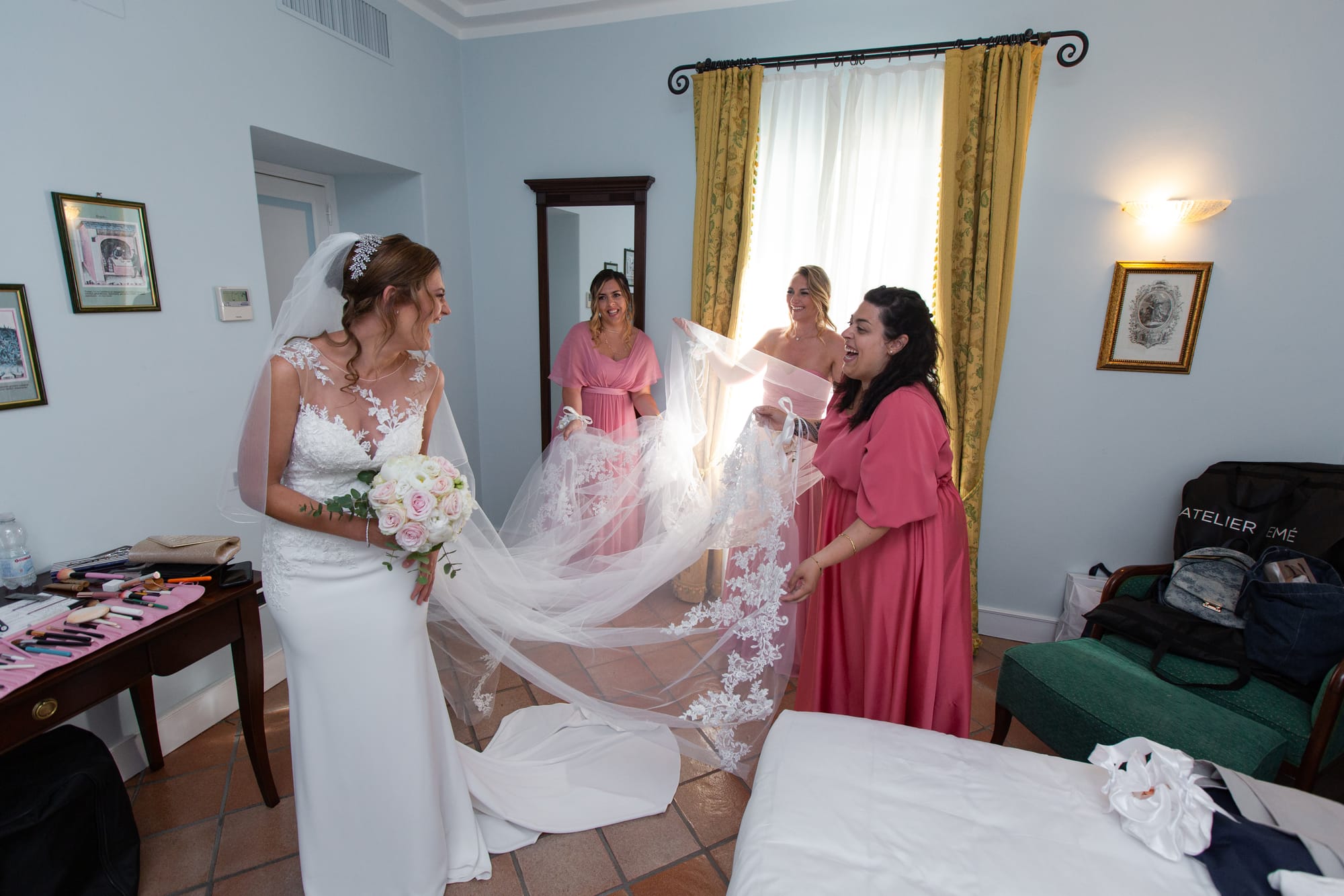 Sotto un cielo blu cobalto