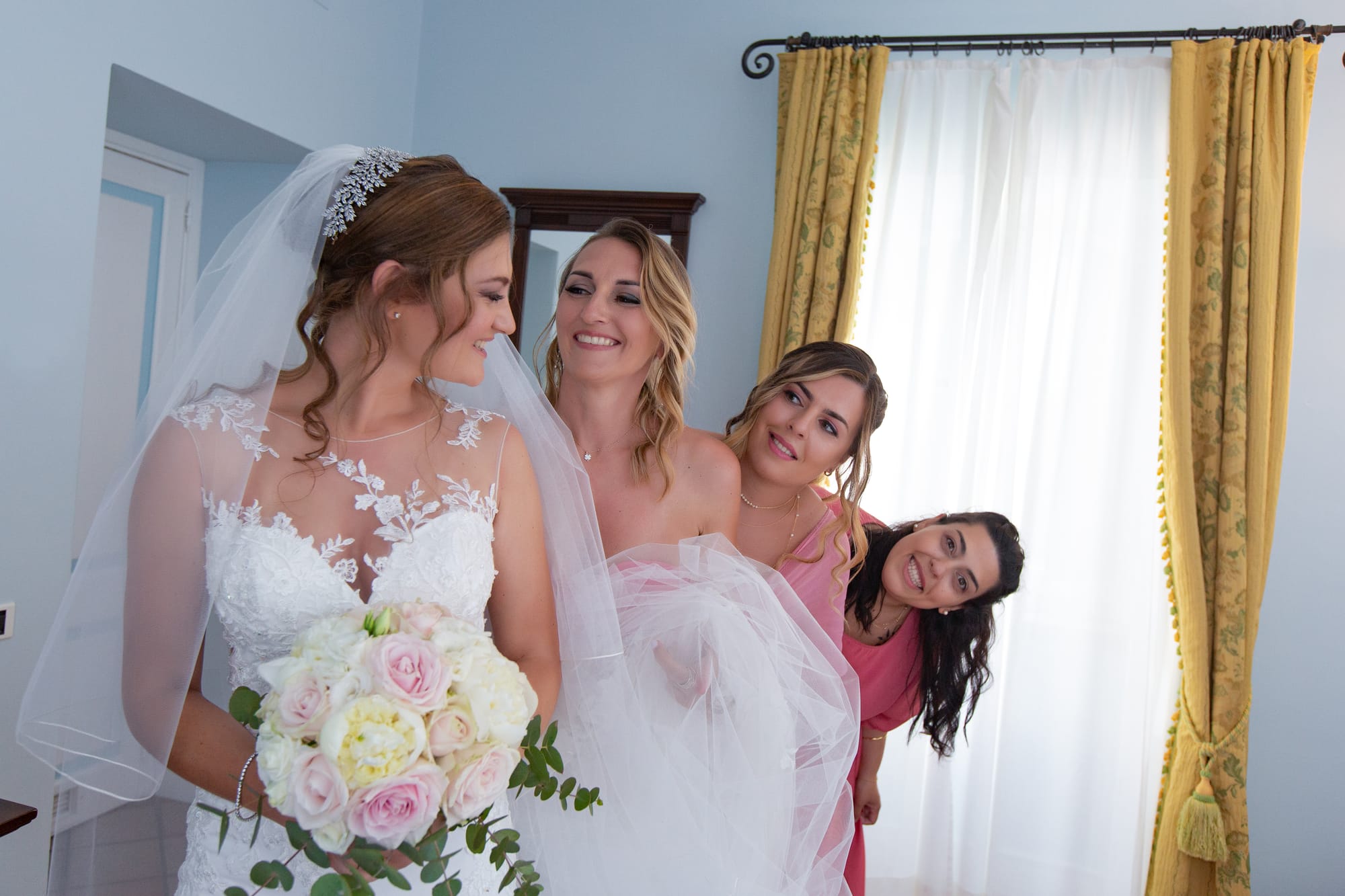 Sotto un cielo blu cobalto