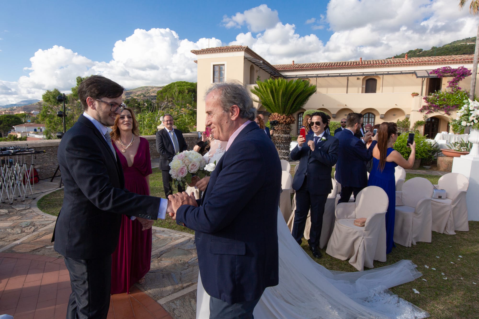 Sotto un cielo blu cobalto