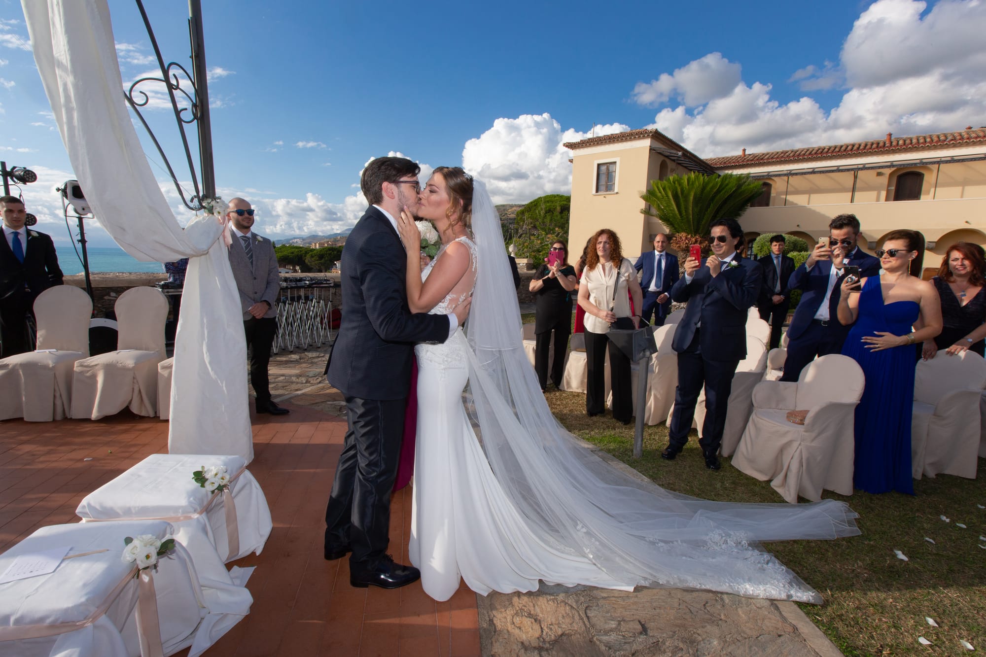 Sotto un cielo blu cobalto