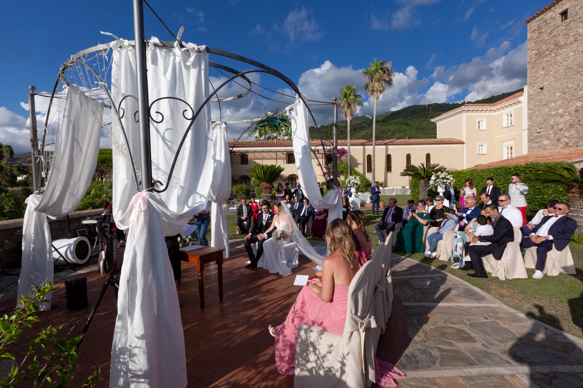 Sotto un cielo blu cobalto