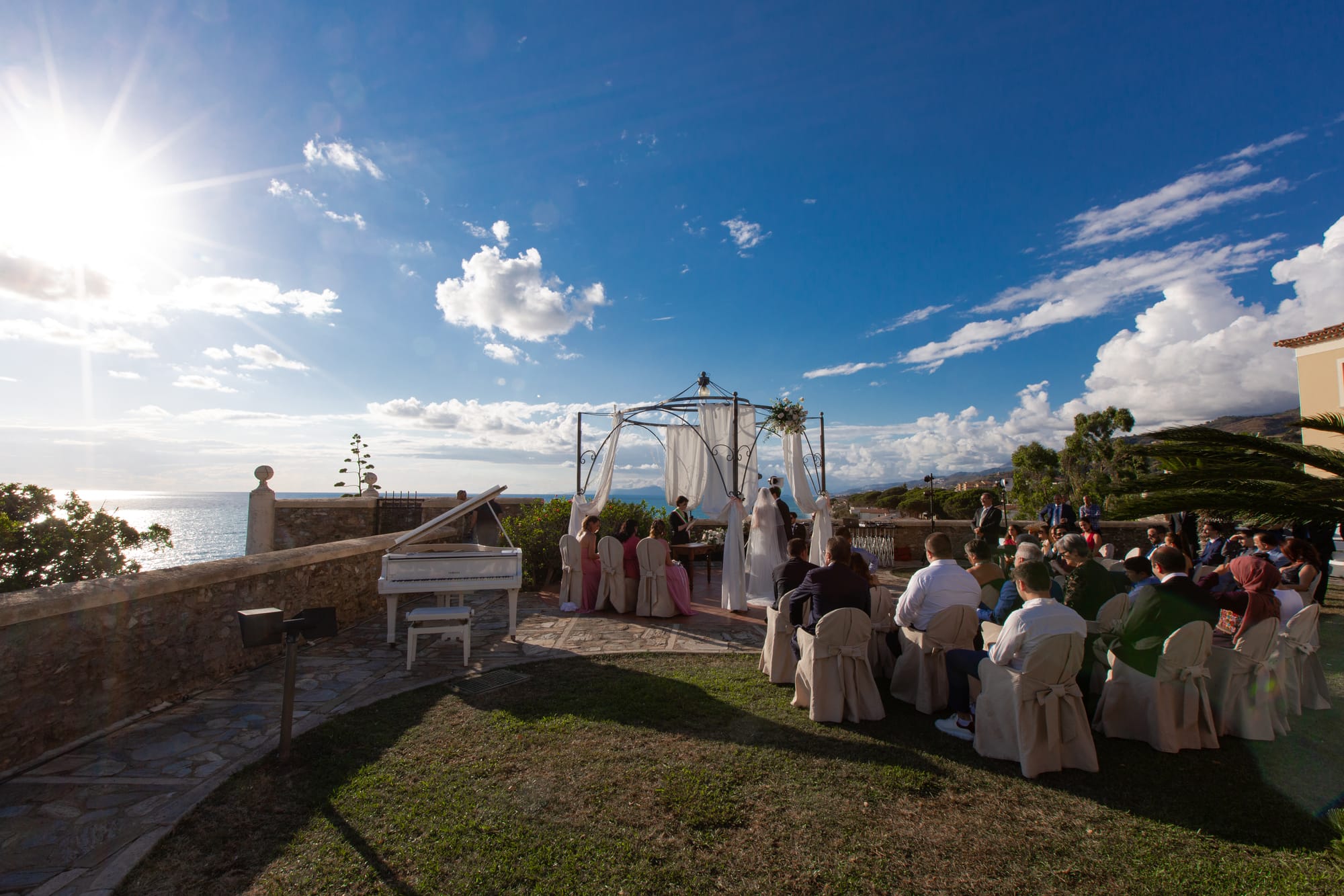Sotto un cielo blu cobalto