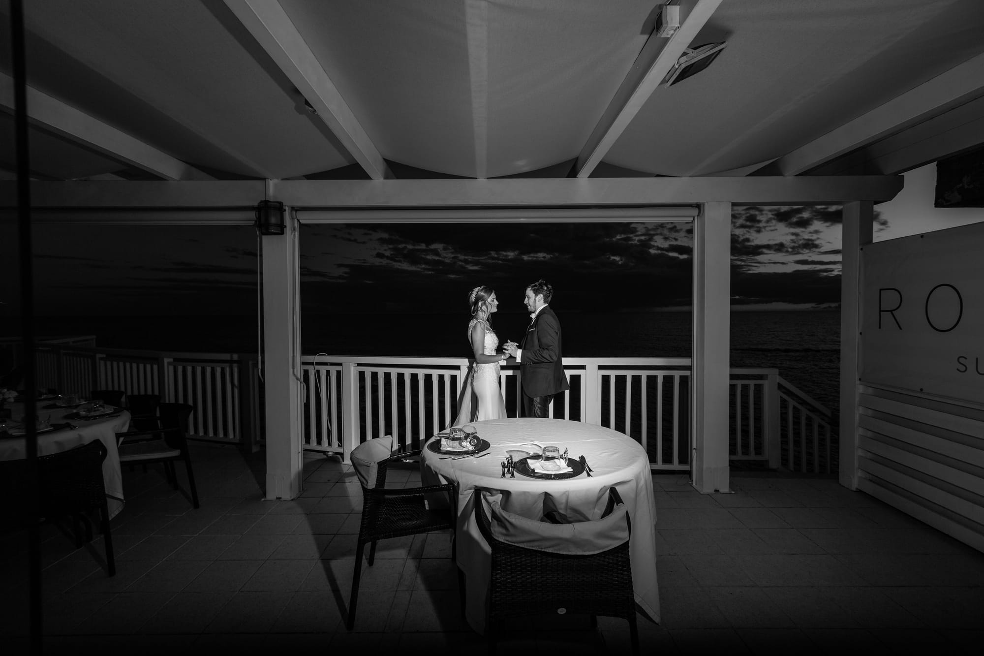 Sotto un cielo blu cobalto