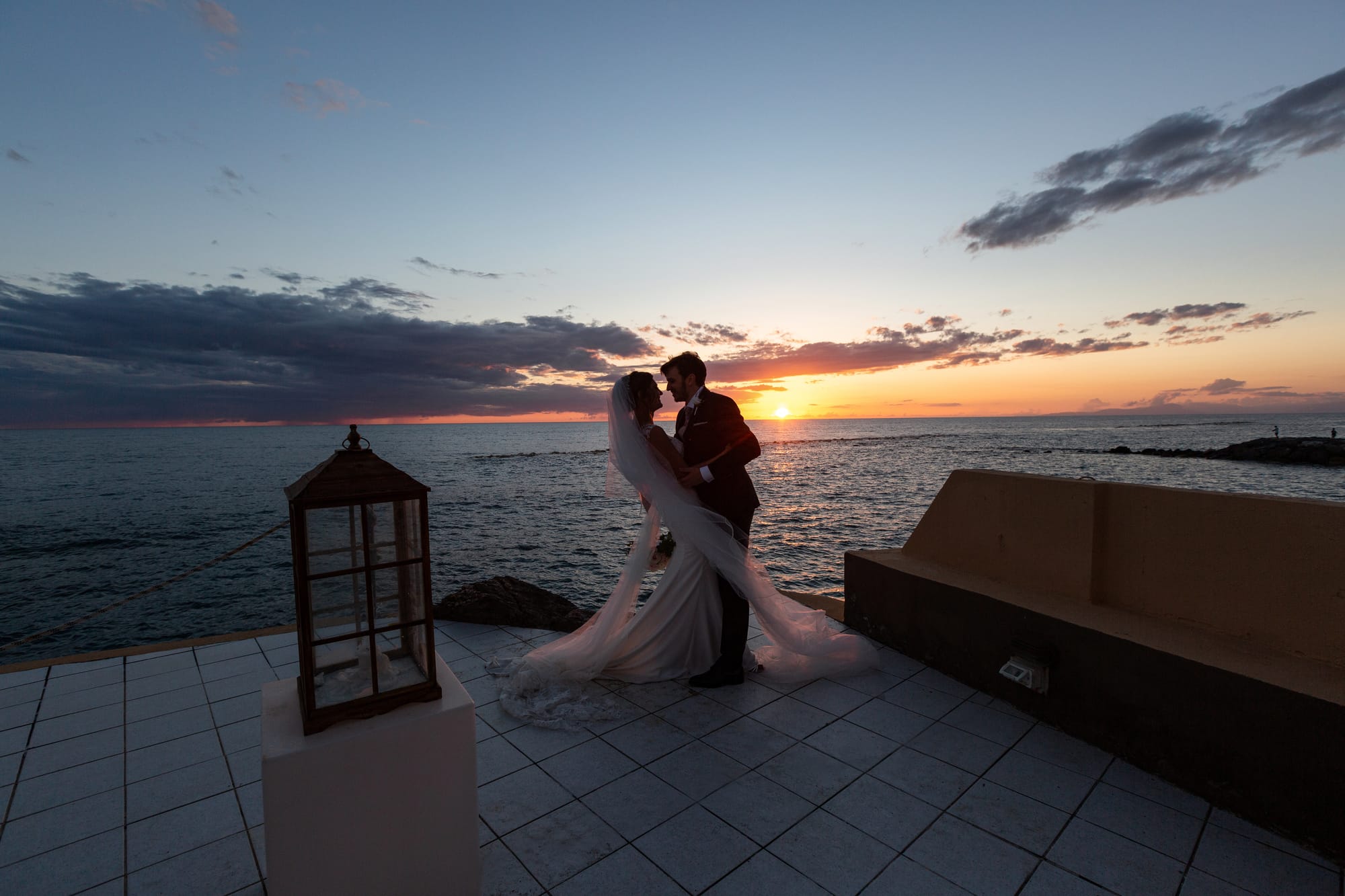 Sotto un cielo blu cobalto