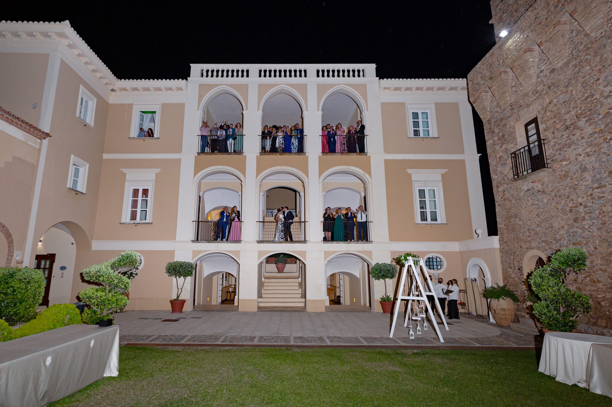 Sotto un cielo blu cobalto