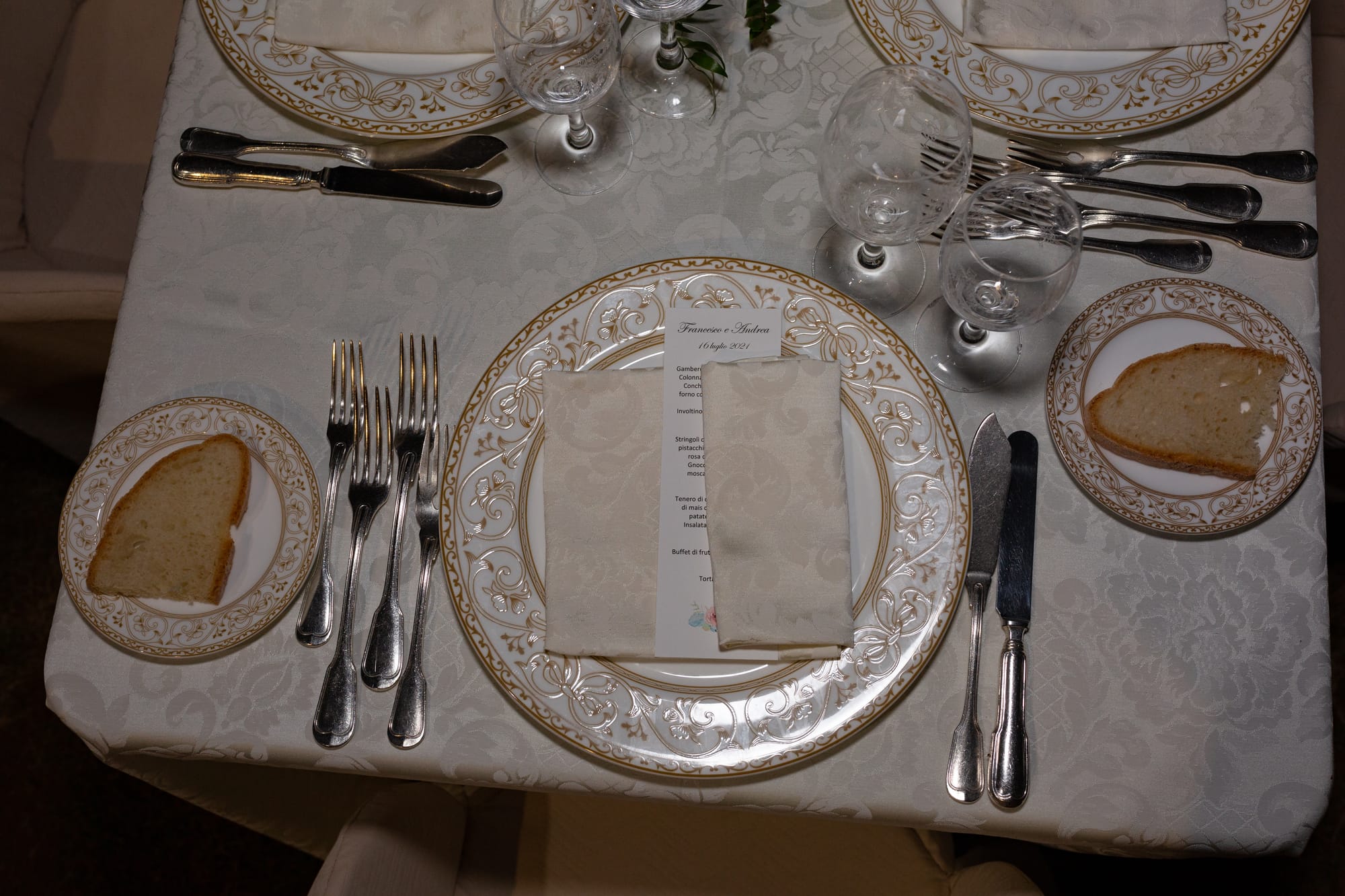 Sotto un cielo blu cobalto