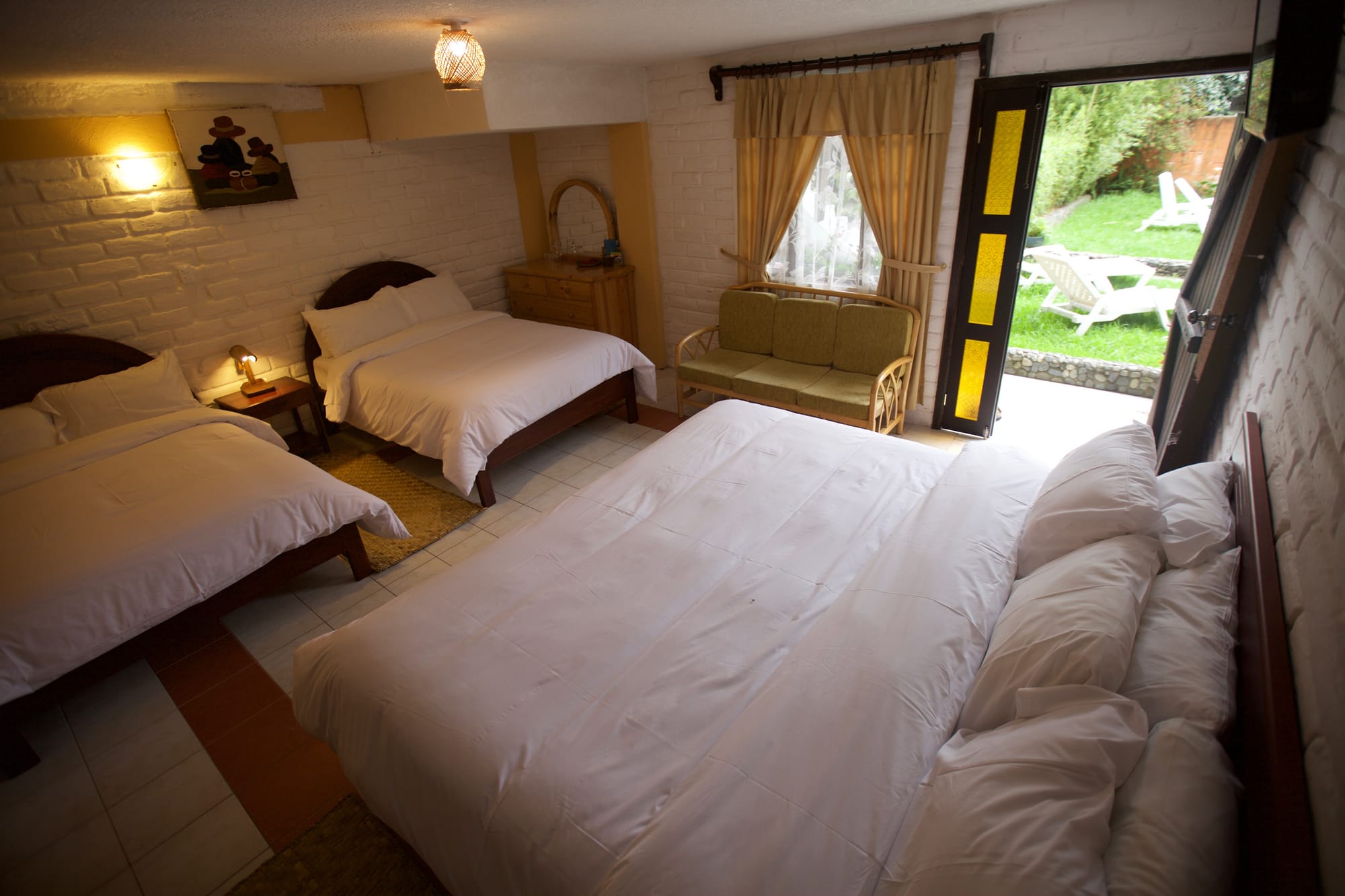 Calidad y cordialidad al precio justo - Habitaciones a partir de USD 43.- Reservas: 0995 434 756