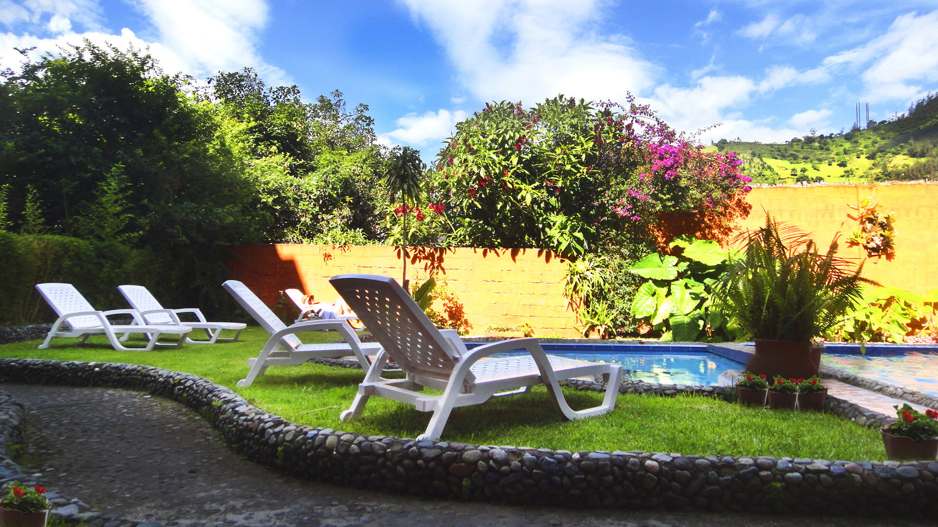 Calidad y cordialidad al precio justo - Habitaciones a partir de USD 43.- Reservas: 0995 434 756