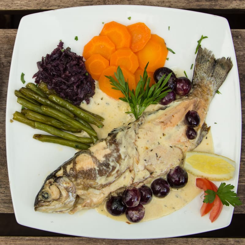 Trucha a las uvas