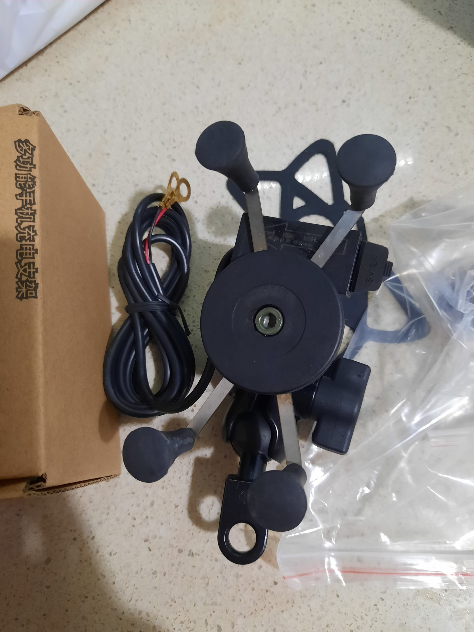 מתקן מעמד לפלאפון x grip ram, עם כניסת usb ב70₪. ₪