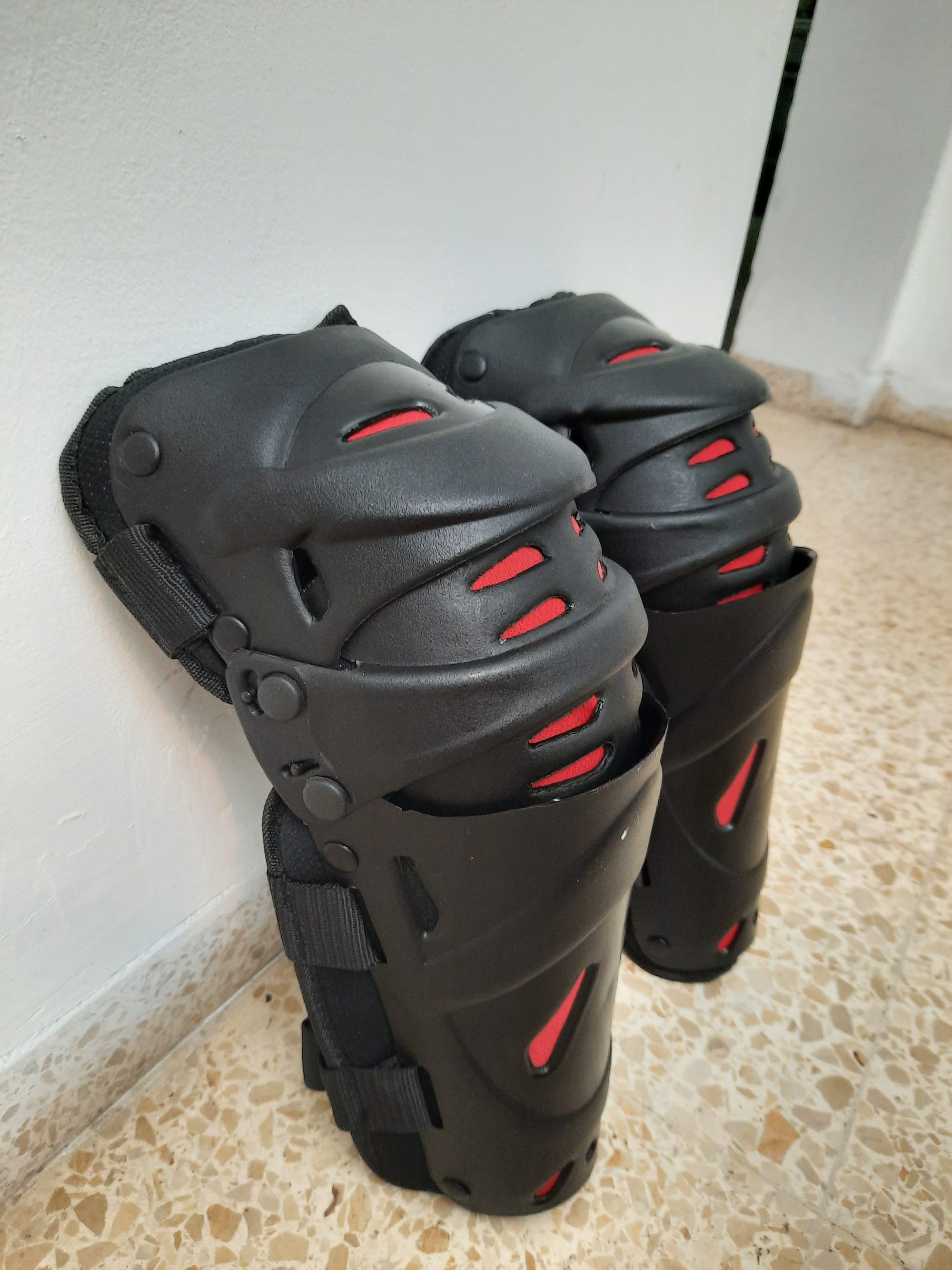 מגני ברכיים איכותיים,נוחים ובטיחותיים ביותר, עם צירים 180₪