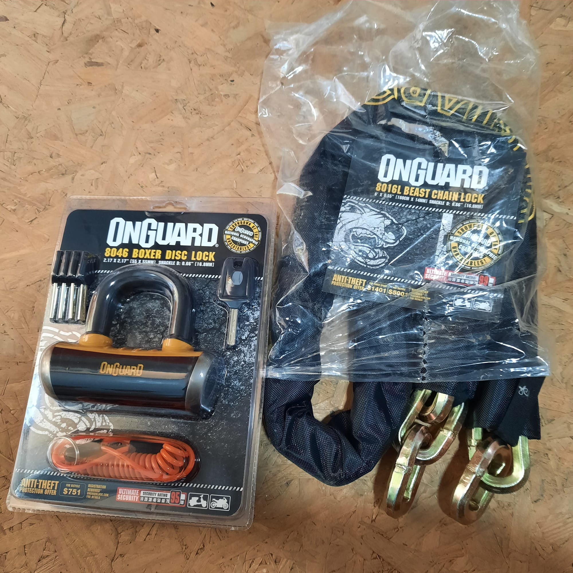 שרשרת מחוסמת רמת חיסום 99 מתוך 100, 14 מ"מ של המותג Onguard מטר שמונים 1.8,ומנעול 16.8 מ"מ מגיע עם 5 מפתחות שאחד מהם פנס, איכות הכי גבוהה שיש רק ₪320