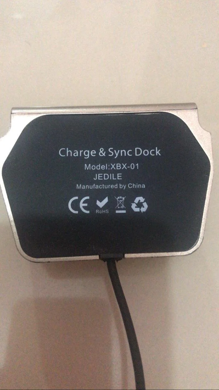 قاعدة شاحن آيفون مستعمله وتعمل بشكل ممتاز