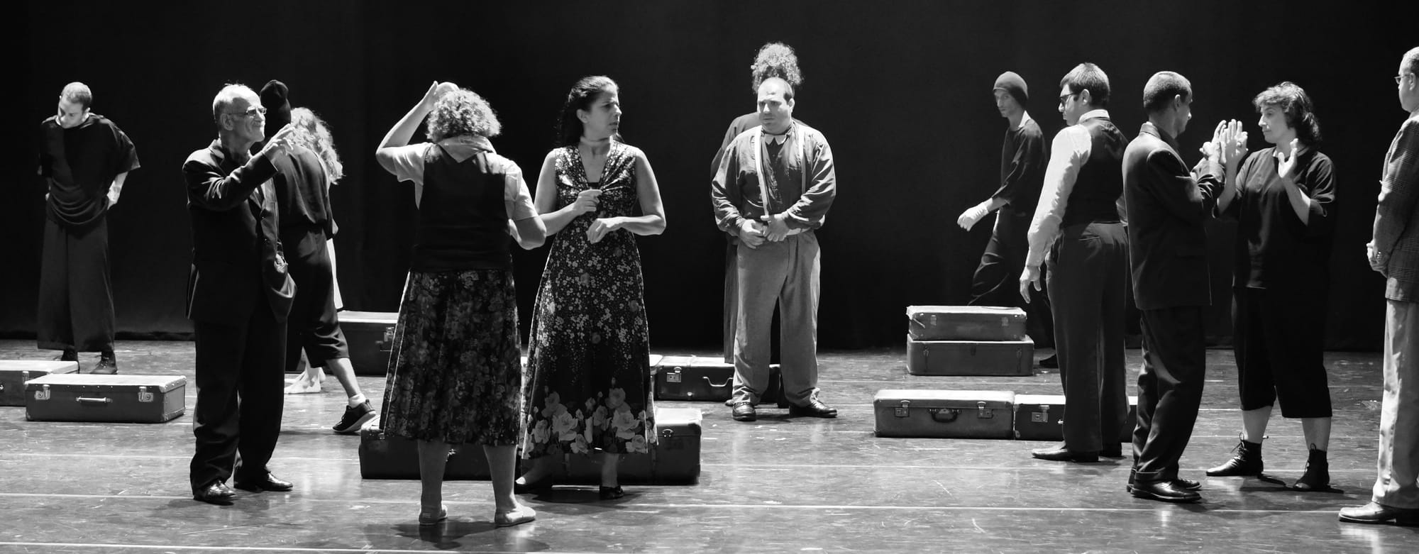                                                                  מבעד לרוח Through the wind