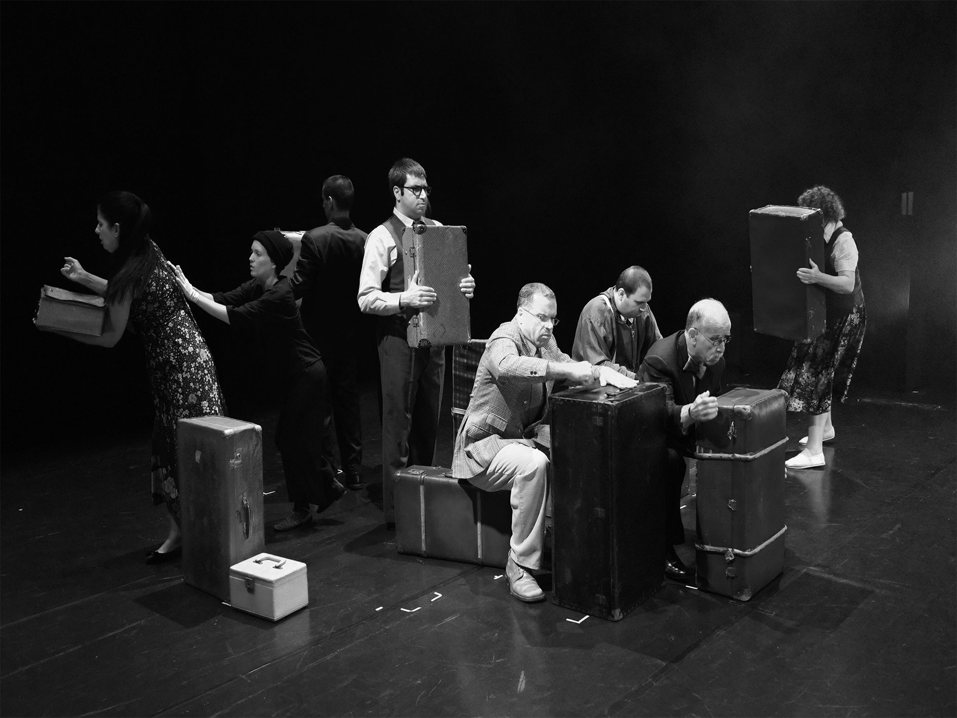                                                                  מבעד לרוח Through the wind