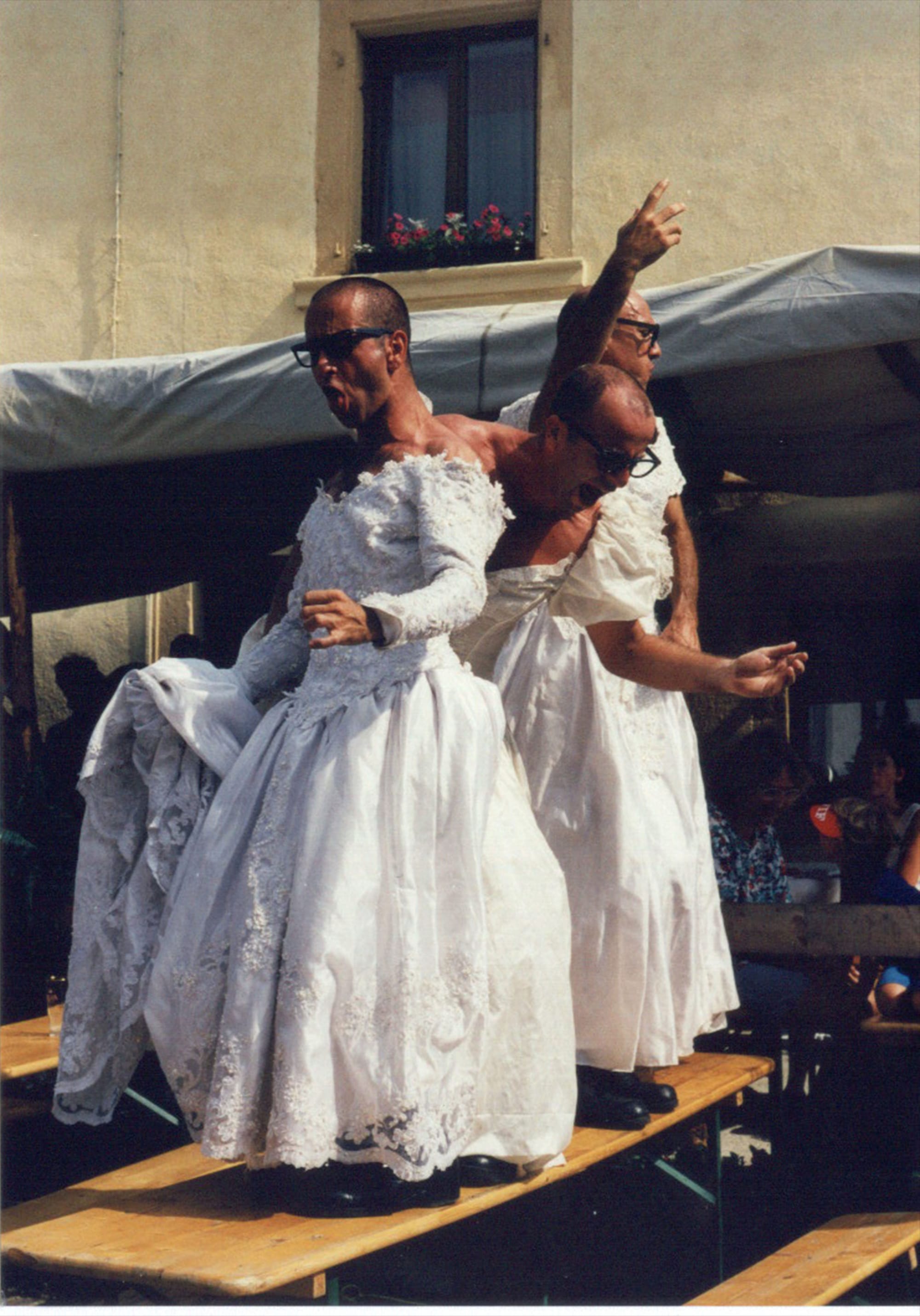         Zitsland On The Street                