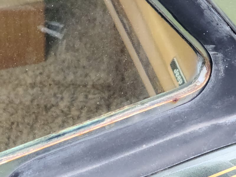 1985 Jeep Grand Wagoneer 