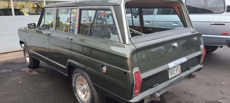 1985 Jeep Grand Wagoneer 