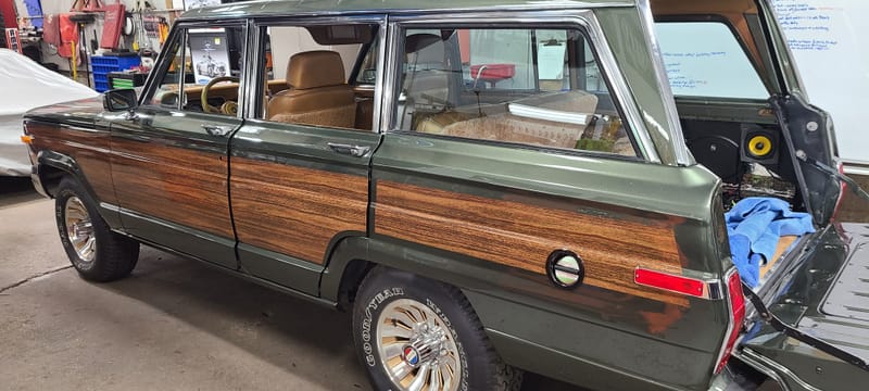 1985 Jeep Grand Wagoneer 