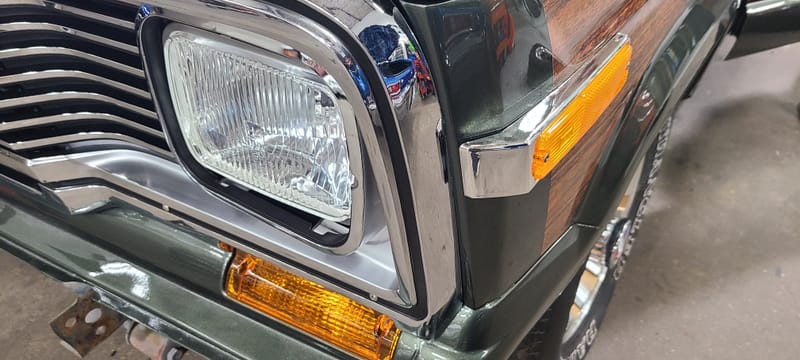 1985 Jeep Grand Wagoneer 