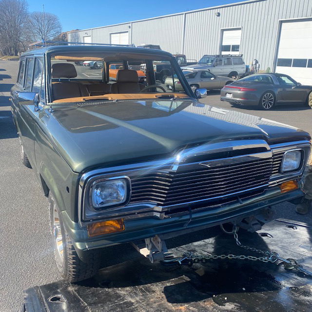 1985 Jeep Grand Wagoneer 
