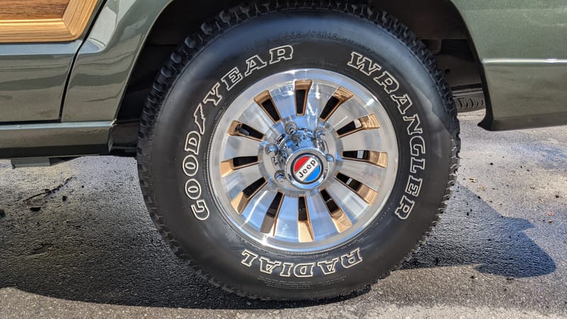 1985 Jeep Grand Wagoneer 