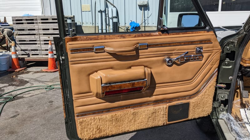 1985 Jeep Grand Wagoneer 