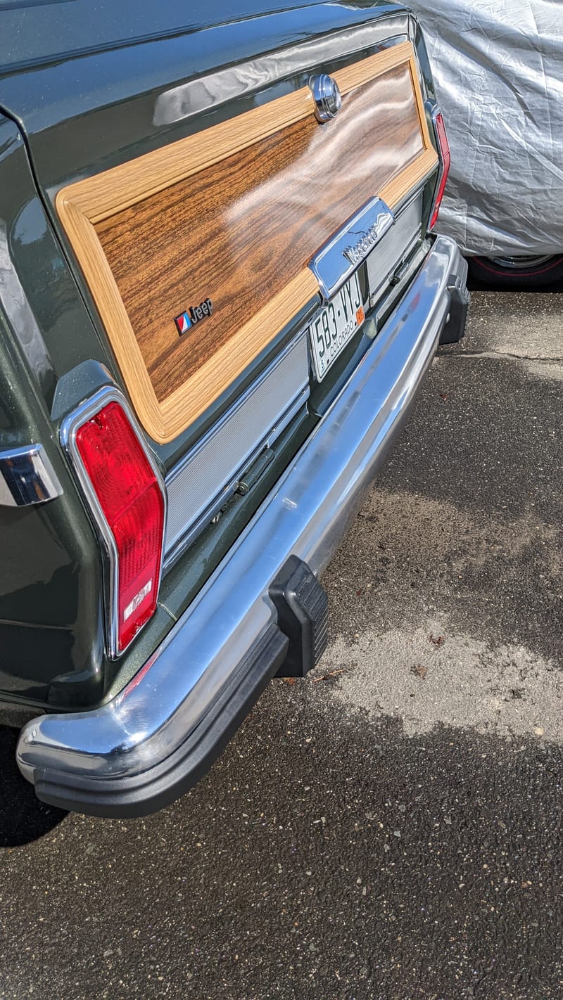 1985 Jeep Grand Wagoneer 